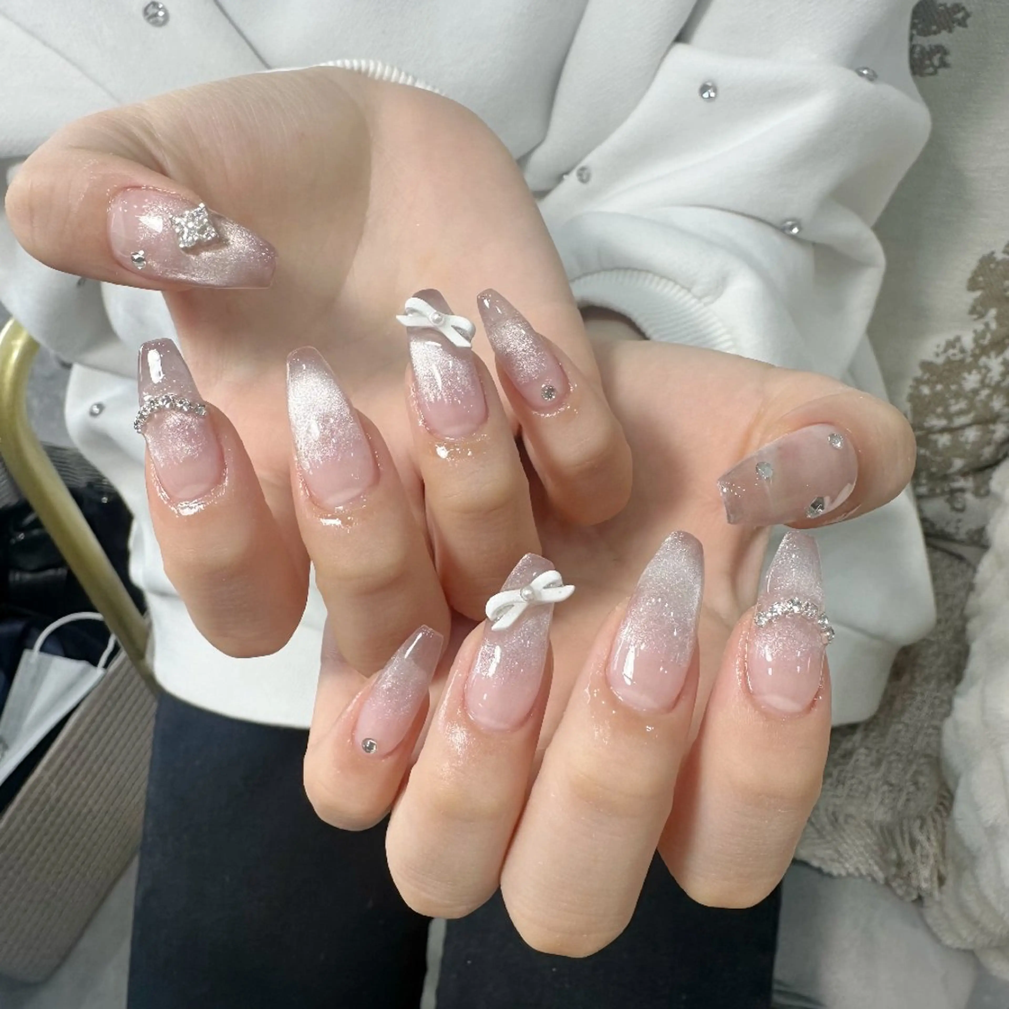 ネイル チークネイル フレンチネイル ジェルネイル ガーリー キラキラネイル ハンドネイル UM Nail Salonのネイルデザイン