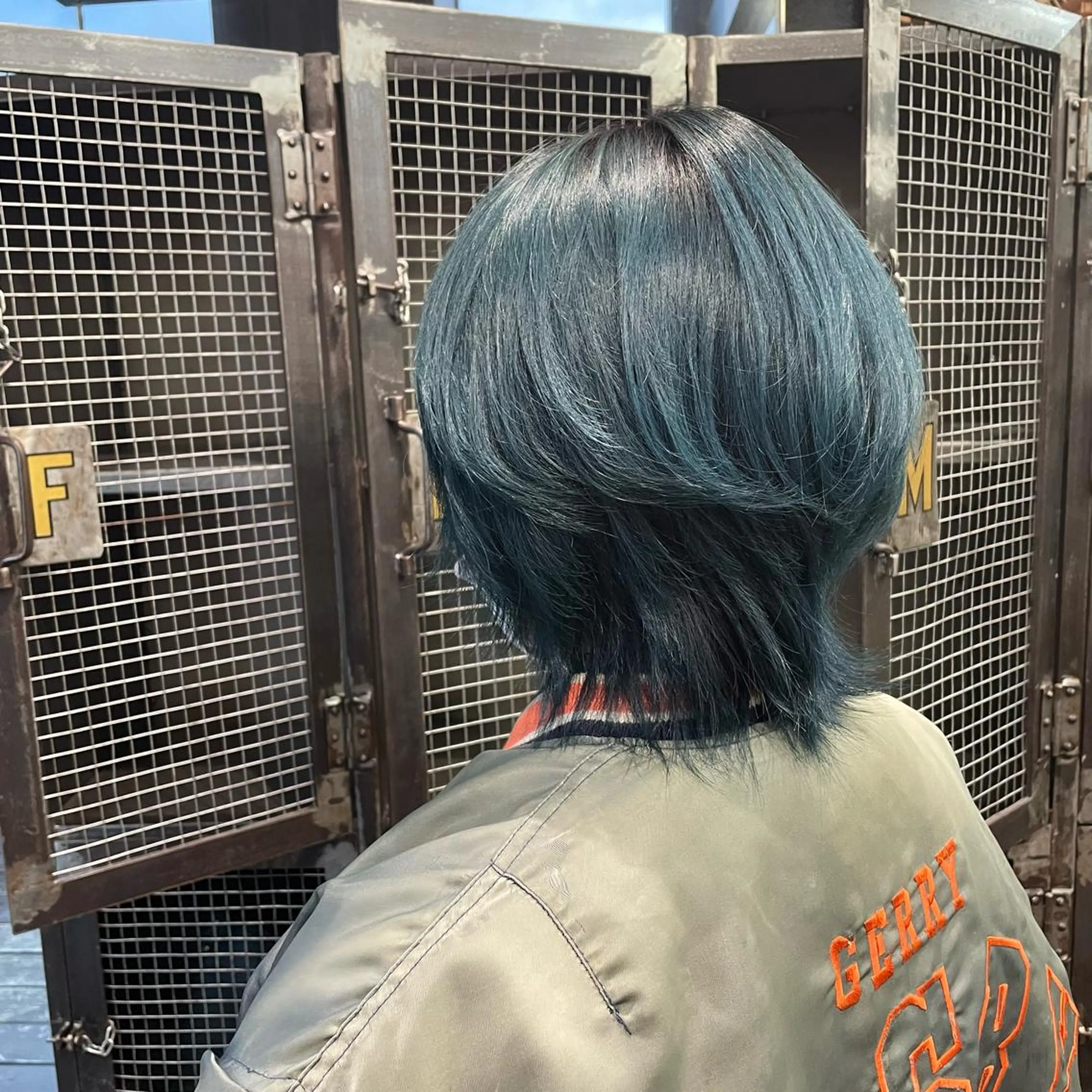 ショート カラー ブルーカラー 山本 琴乃🦭のヘアスタイル