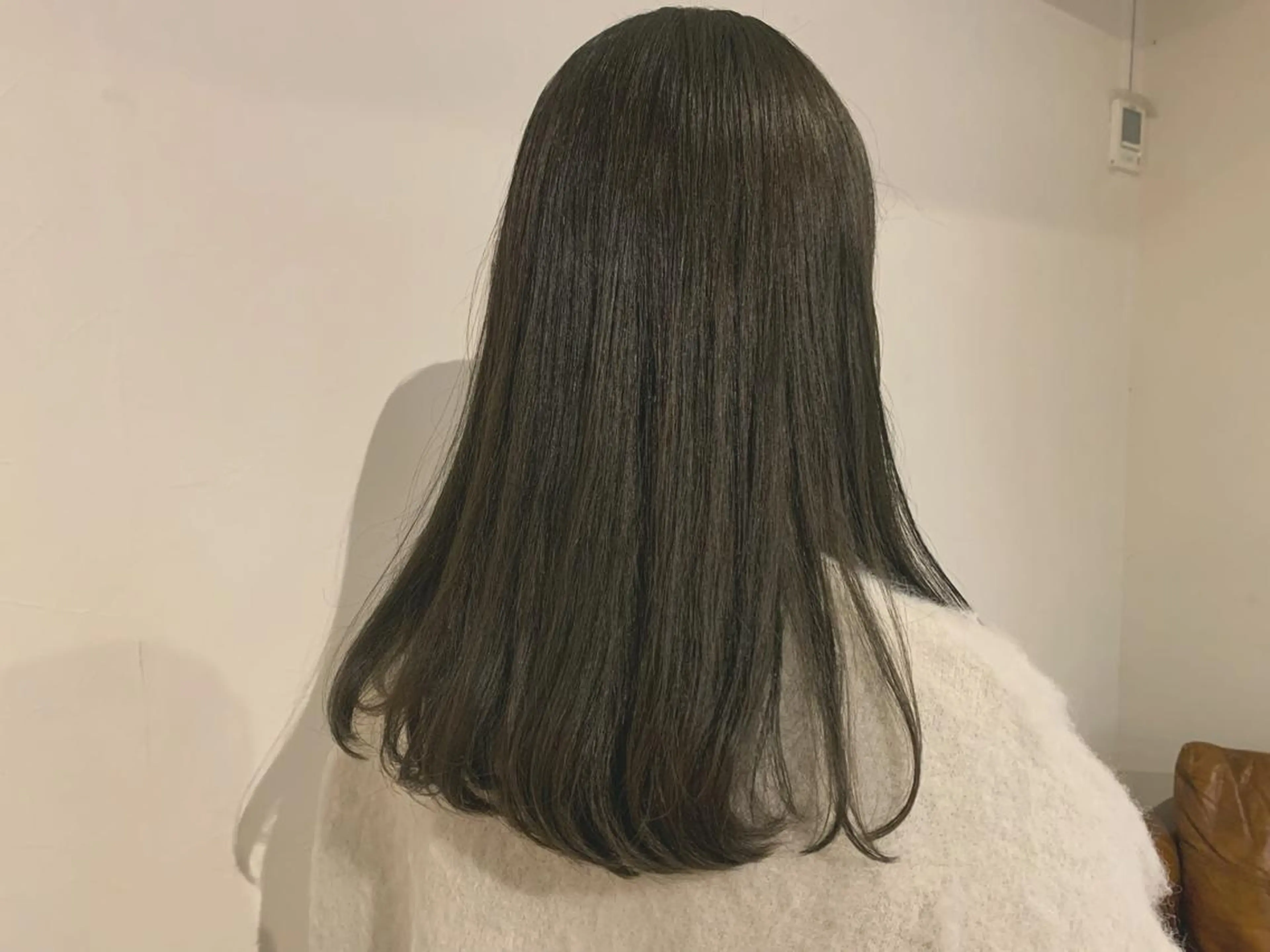 ミディアム カラー オリーブグレー カット ヘアカラー トリートメント HARE 川崎晴佳のヘアスタイル