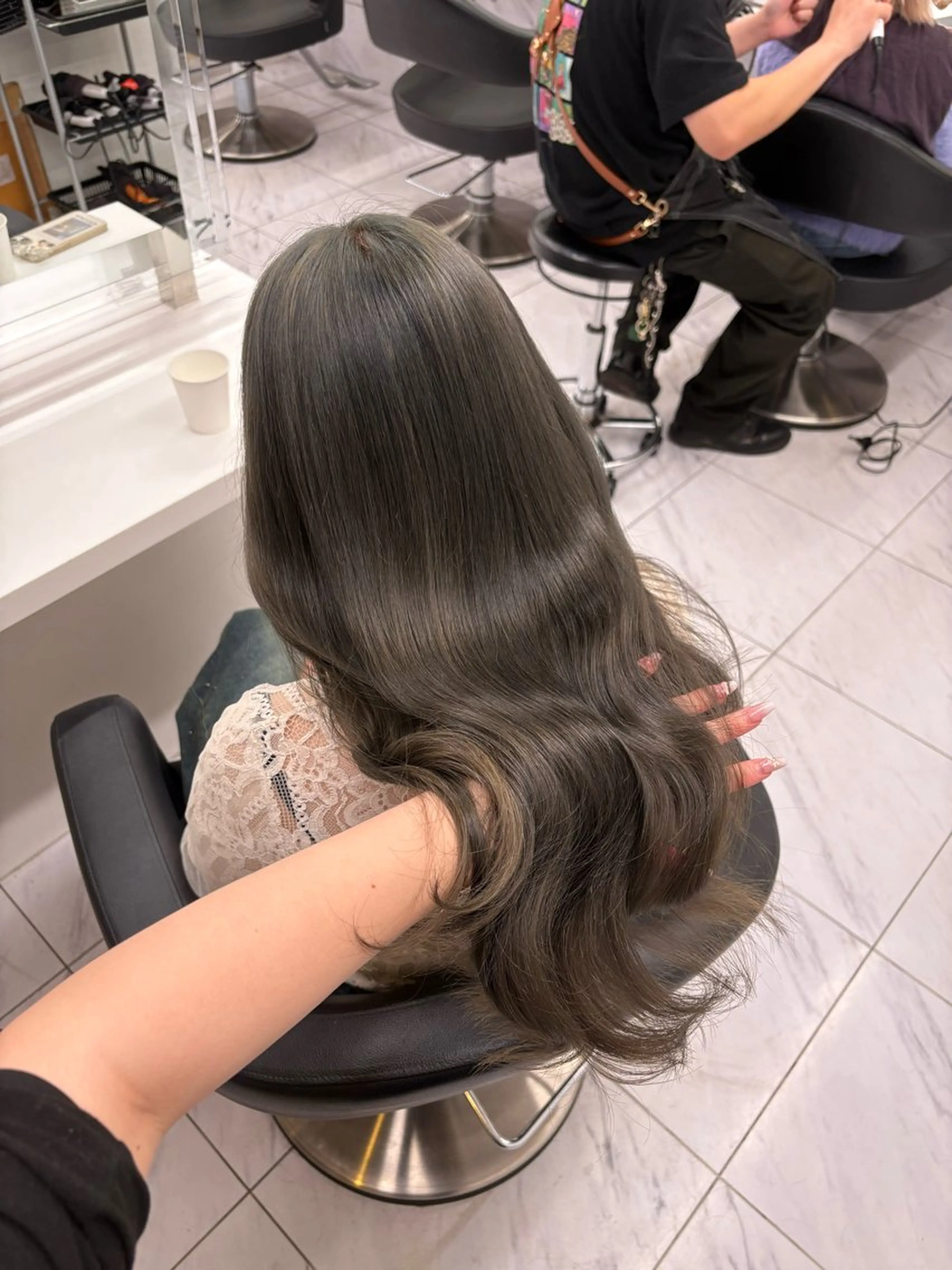 カラー ヘアカラー トリートメント 透明感ベージュ🤎 ナチュラルレイヤーのヘアスタイル