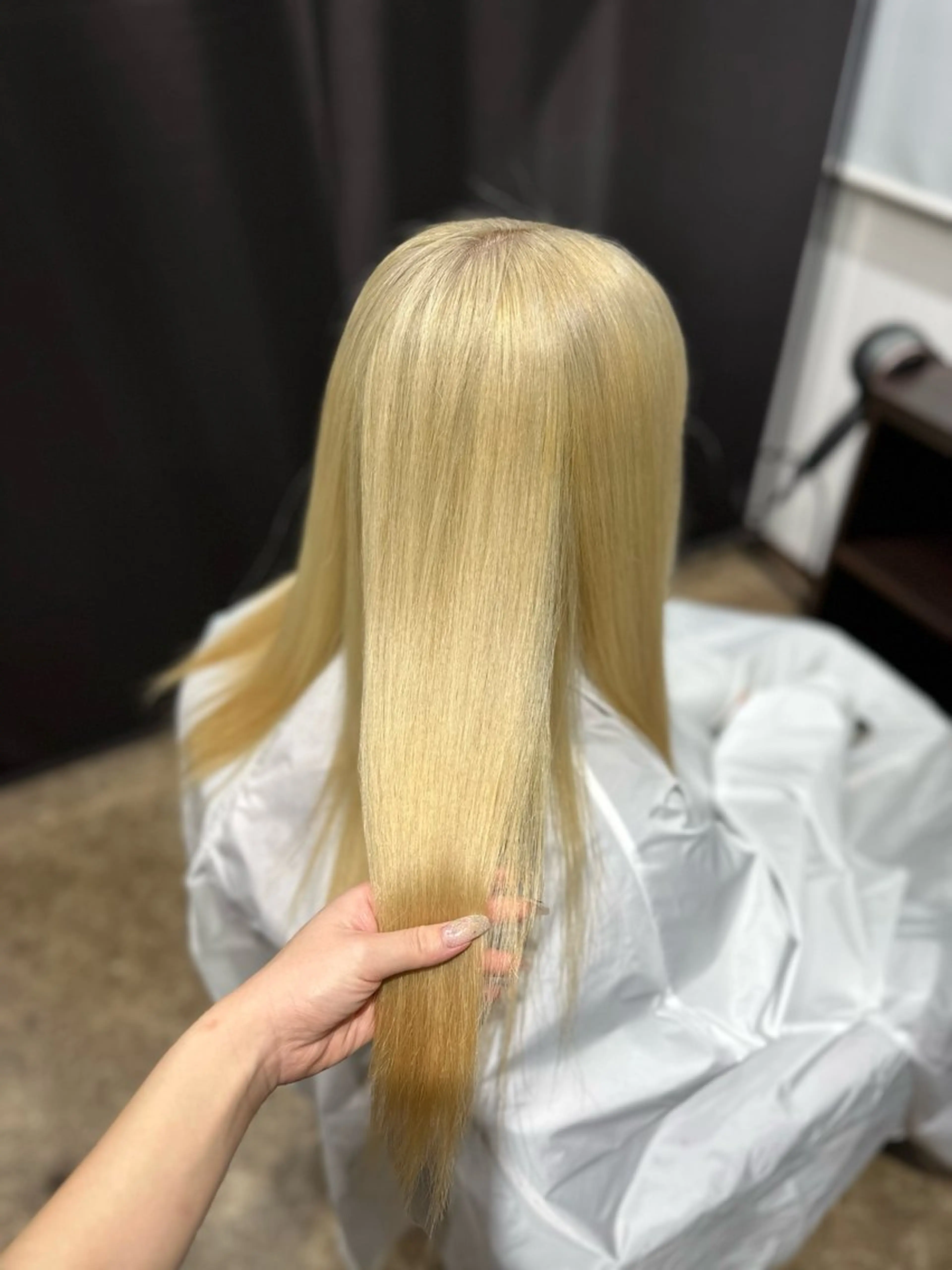 セミロング カラー TOMOMI /フロレゾンのヘアスタイル