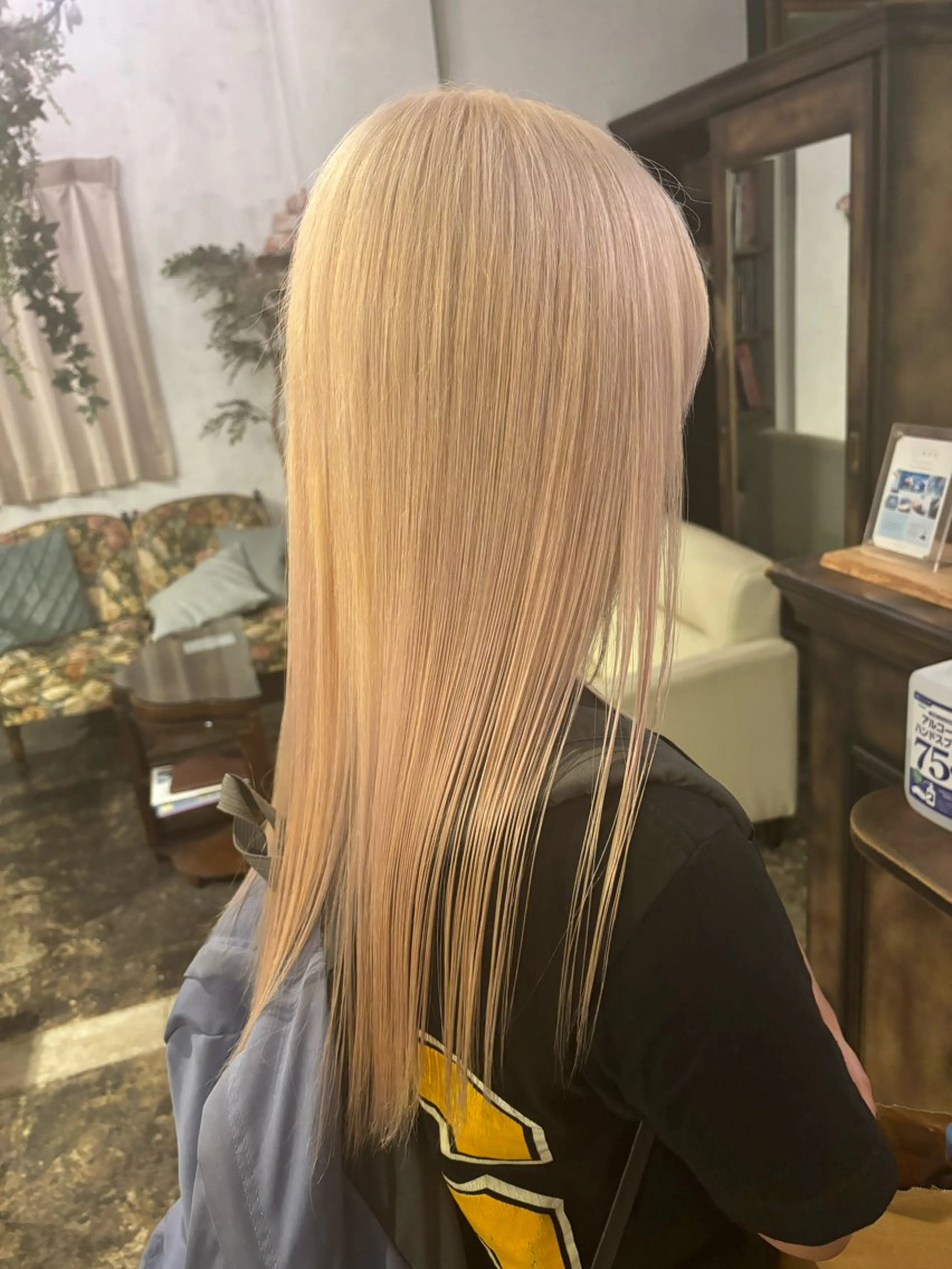 高明度ブリーチリタッチのみ抜きっぱなし（オンカラーなし）の写真