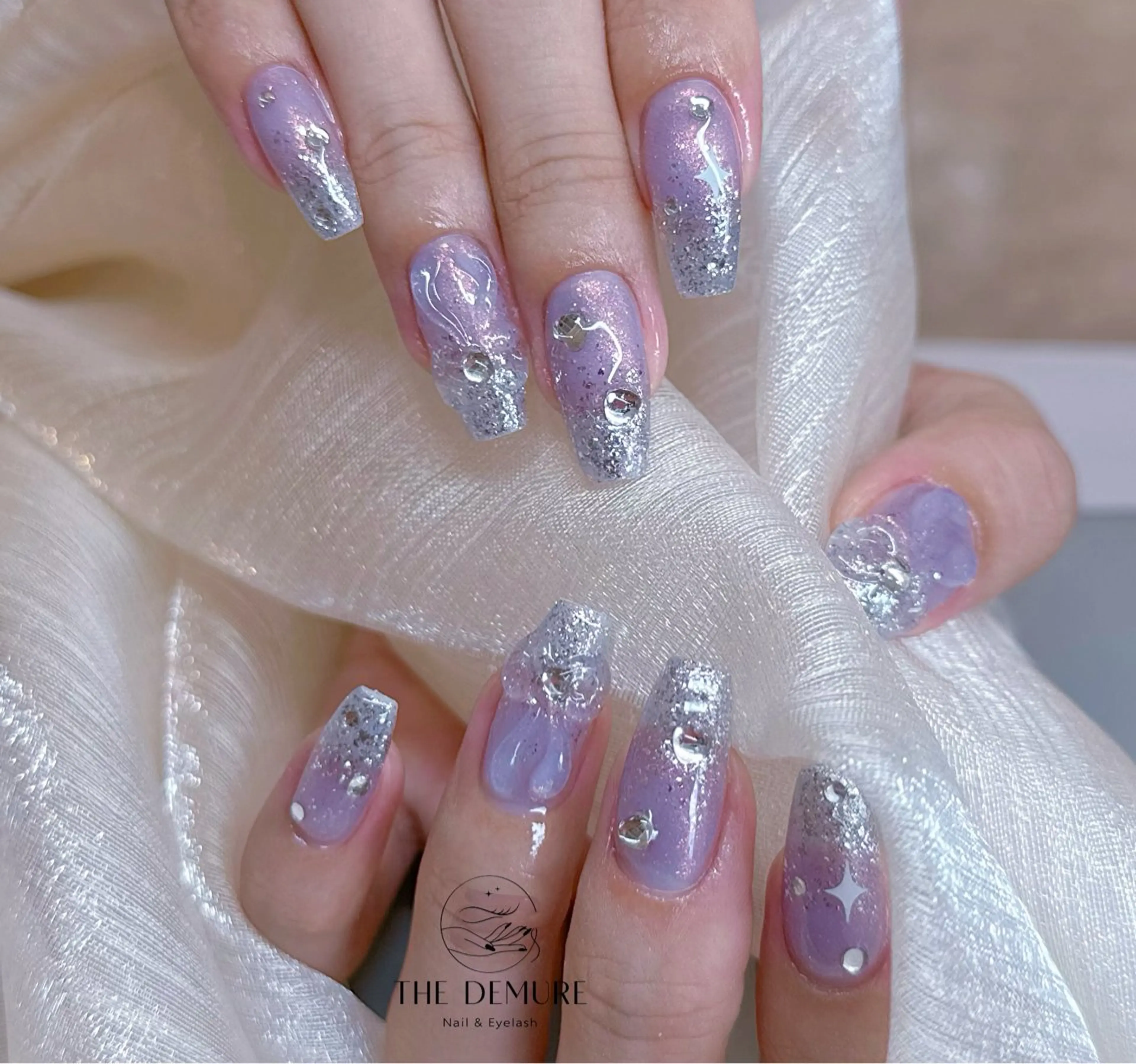 ネイル アートネイル キラキラネイル 韓国ネイル 水色 ロングネイル NailDemure 【銀座店】のネイルデザイン