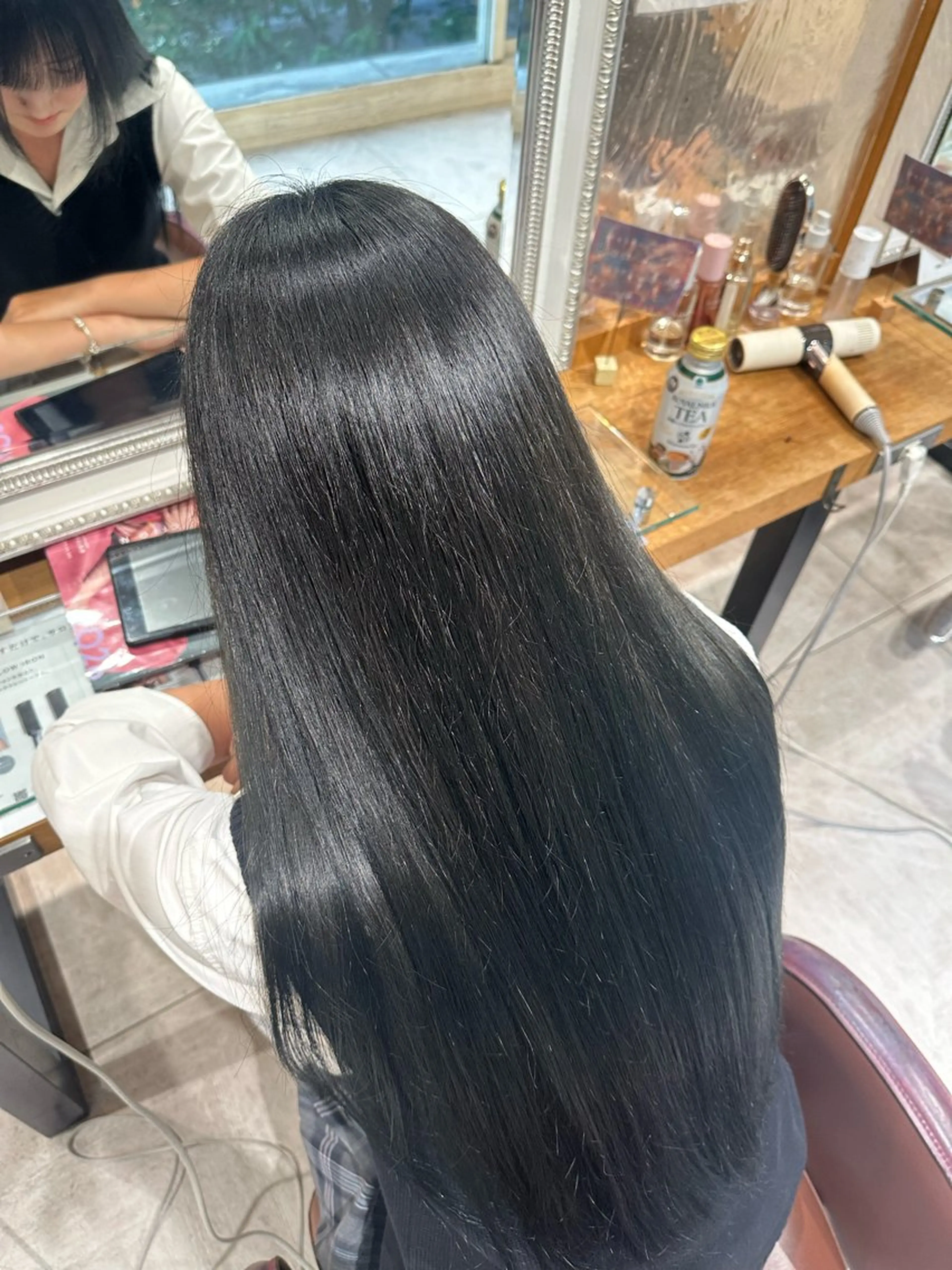 ロング カラー 黒髪 ブルーカラー ブルーブラック ヘアカラー 市沢 光花のヘアスタイル