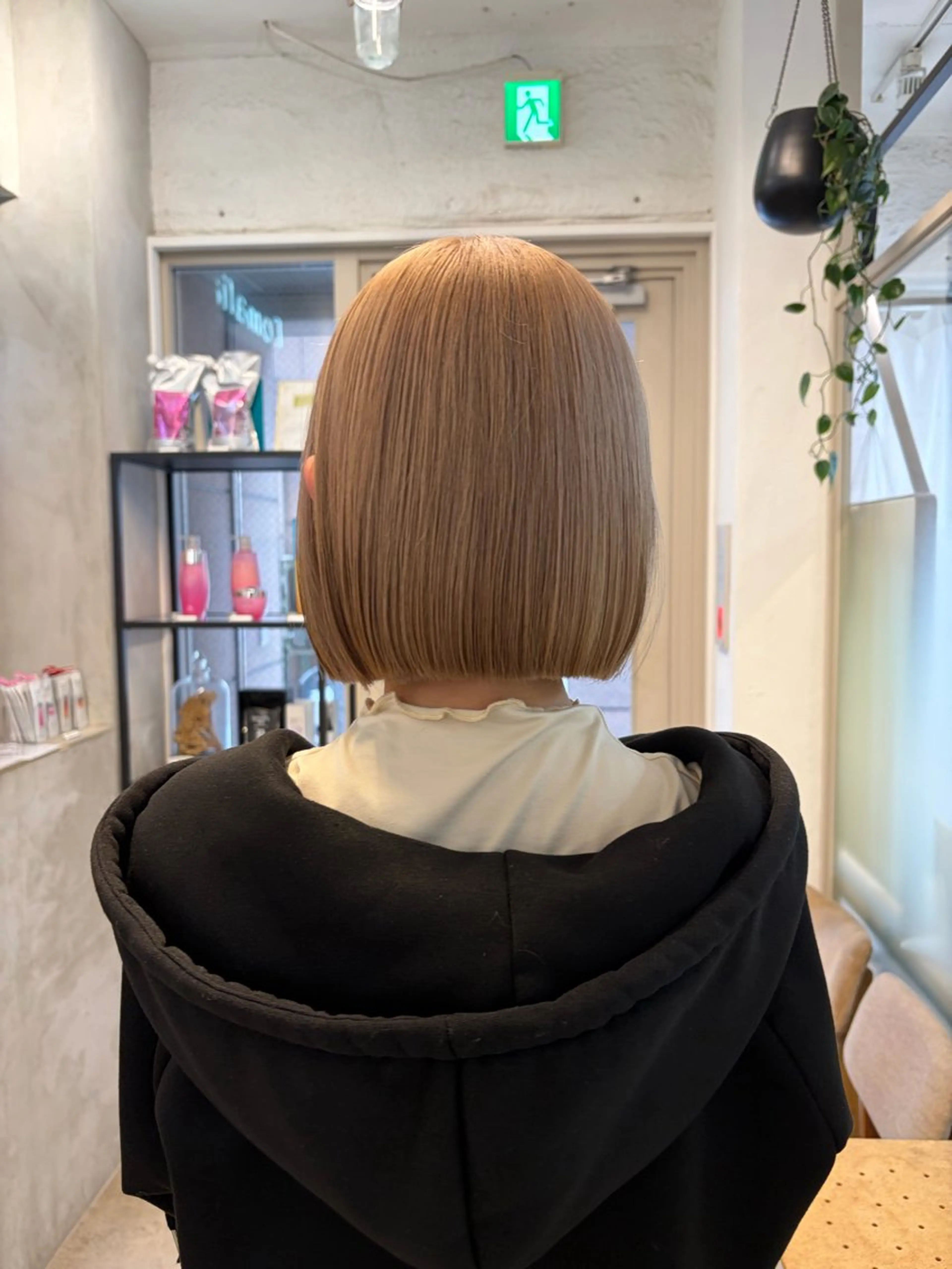 ショート カラー ミルクティー× グレージュMOMOのヘアスタイル