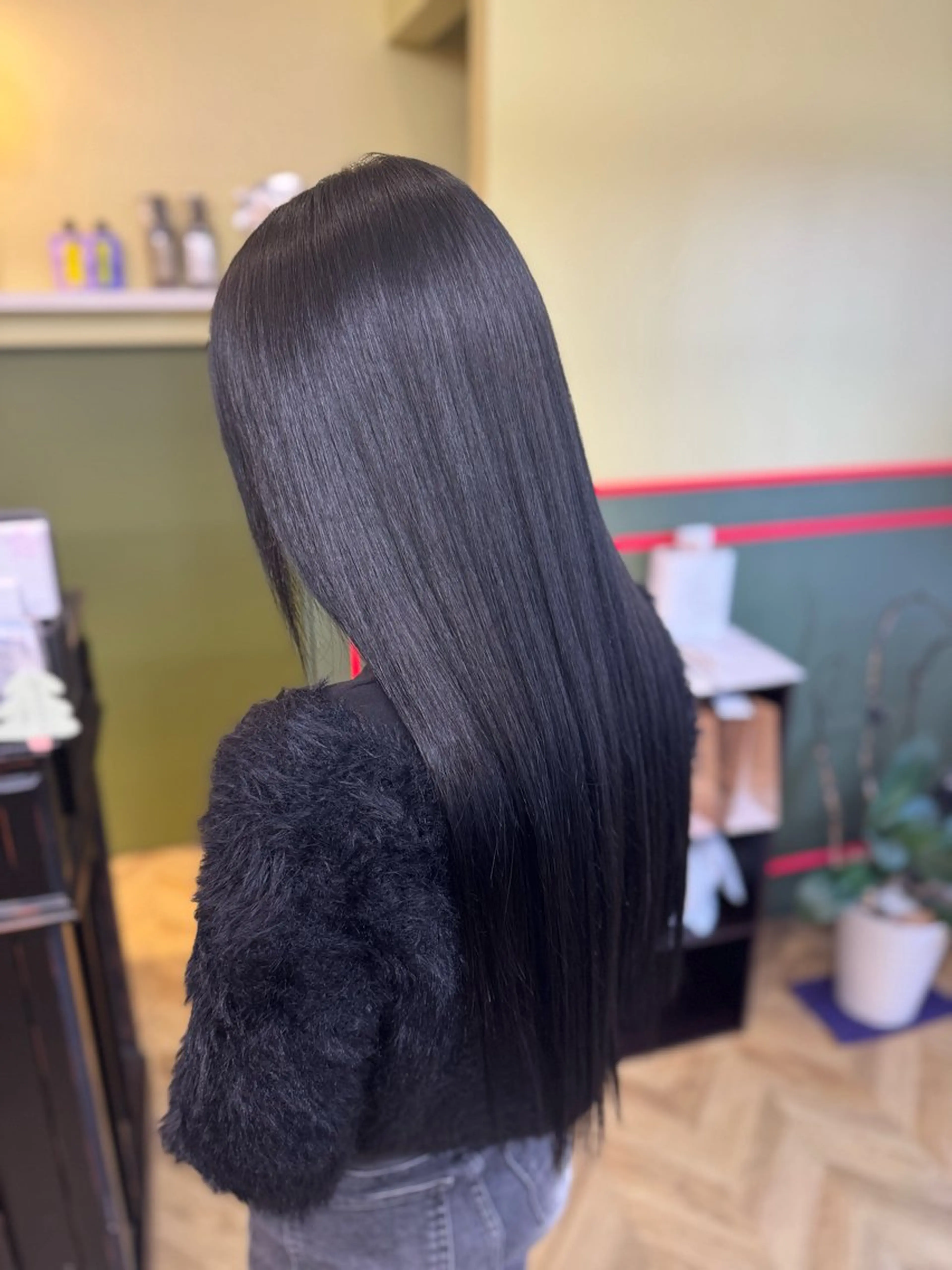 ロング カラー 黒髪 ブルーカラー ブルーブラック 米倉 麻衣のヘアスタイル