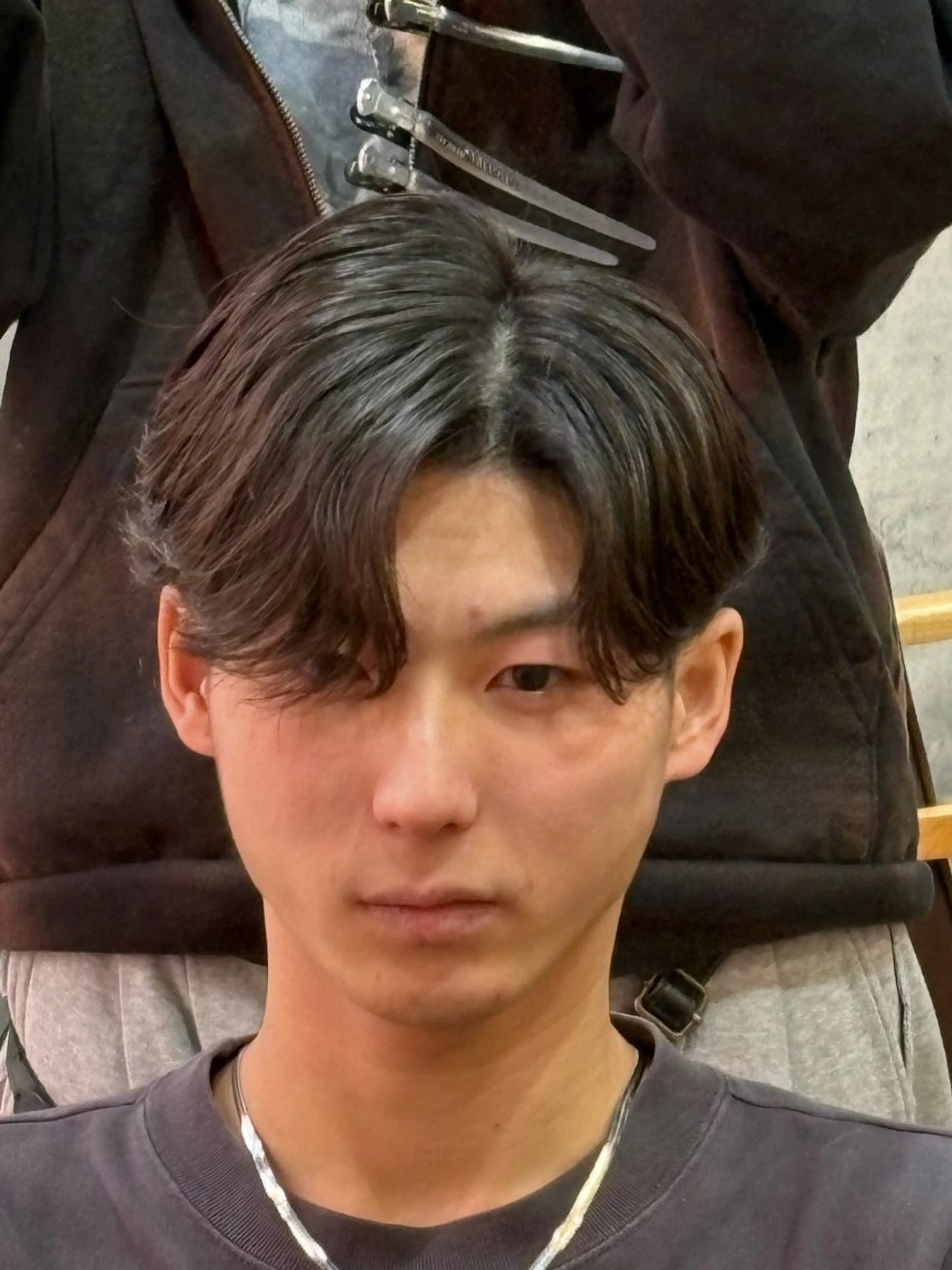 ショート パーマ メンズ カルマパーマ メンズパーマ カット パーマ 韓国メンズヘア/ 毛流れヘア　須田龍世のヘアスタイル