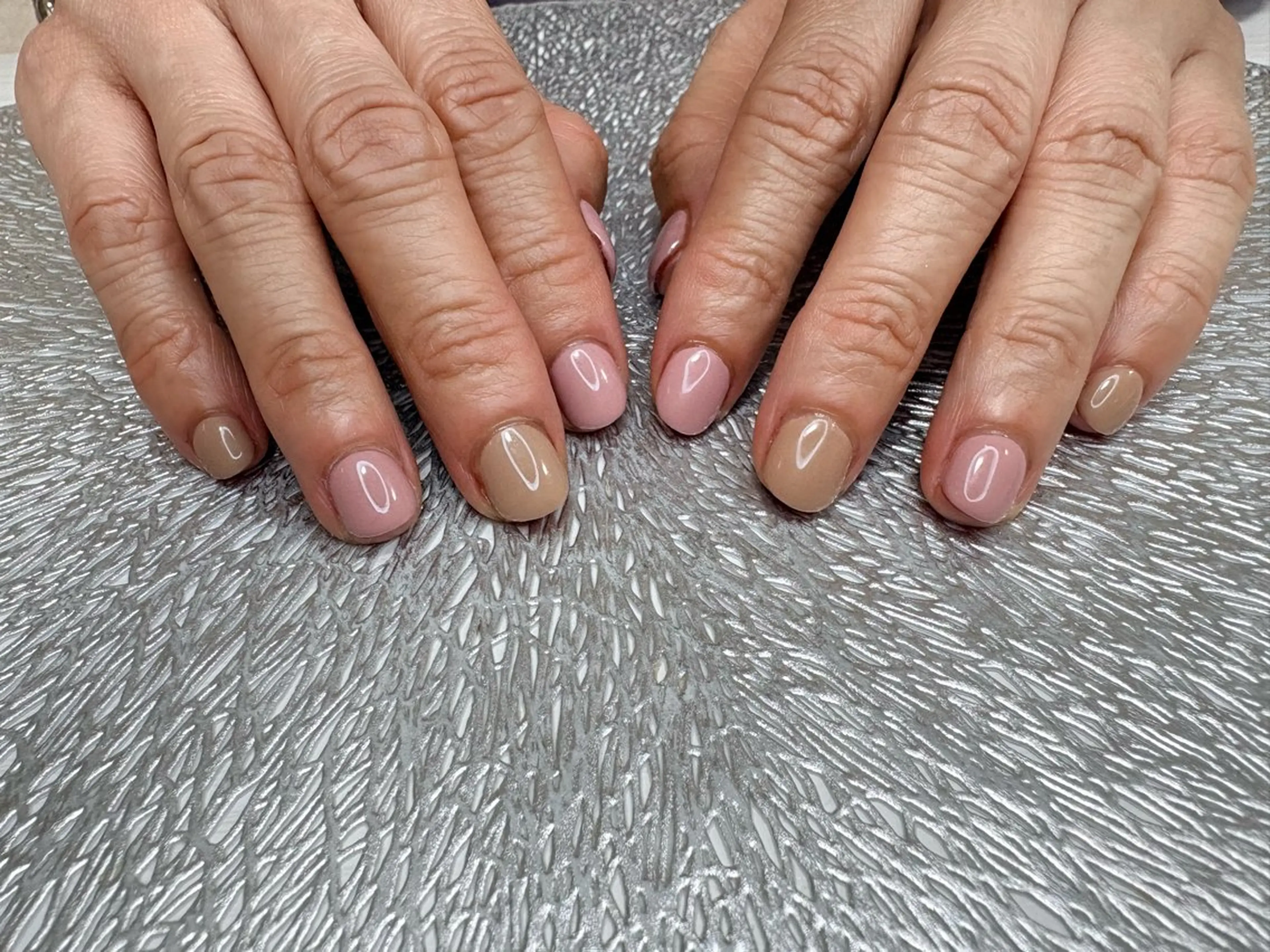 ネイル フットネイル ジェルネイル ラメ(グリッター) マグネットネイル 持ち込み ハンドネイル ハンドケア ♡Bivi♡自爪に 優しいネイルサロンのネイルデザイン