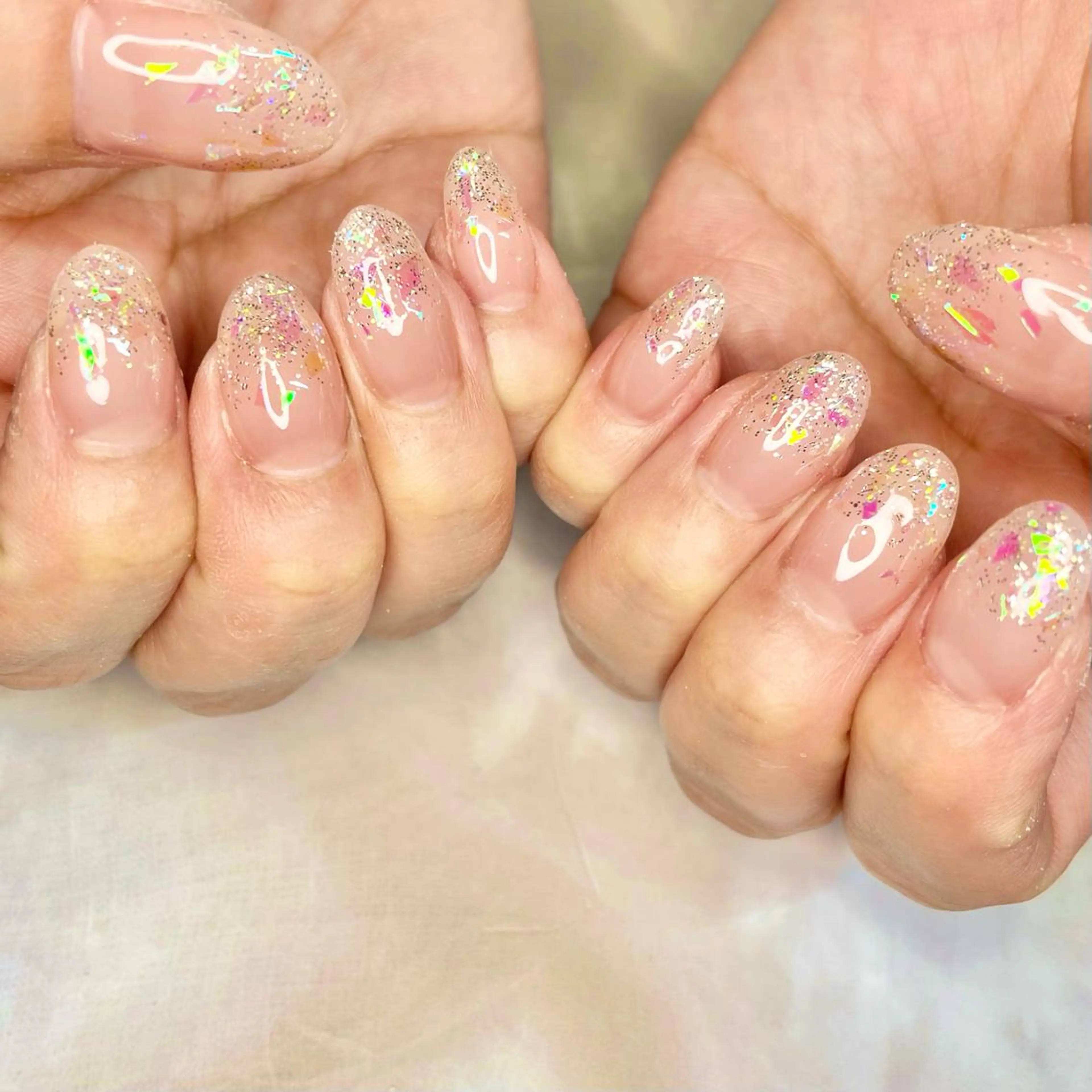 ミディアム ネイル グラデーション キラキラネイル Reflection marikoのネイルデザイン