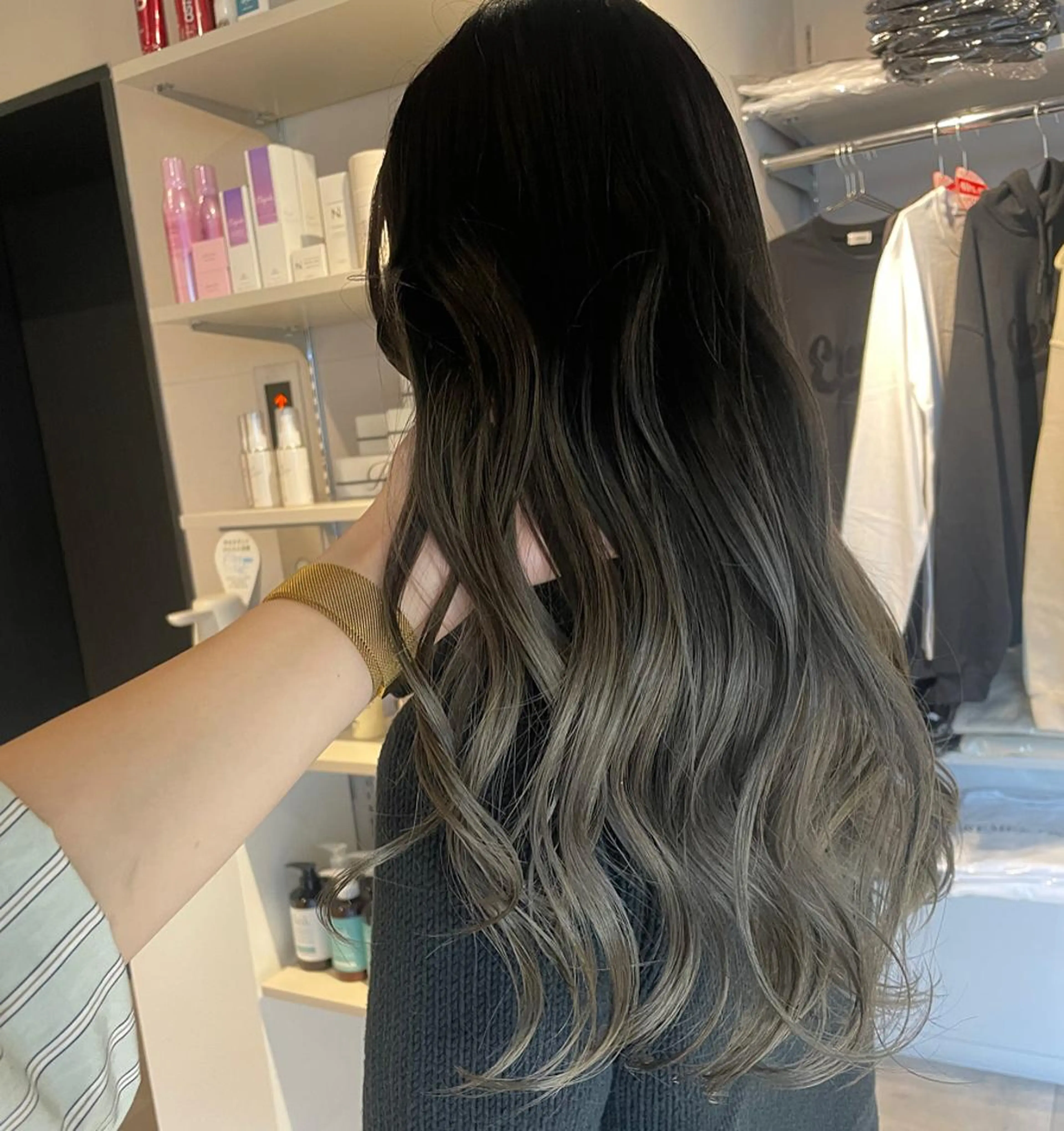 セミロング カラー バレイヤージュ レイヤーカット ブリーチ👩‍🦳/ ‪✂︎MANAMIのヘアスタイル