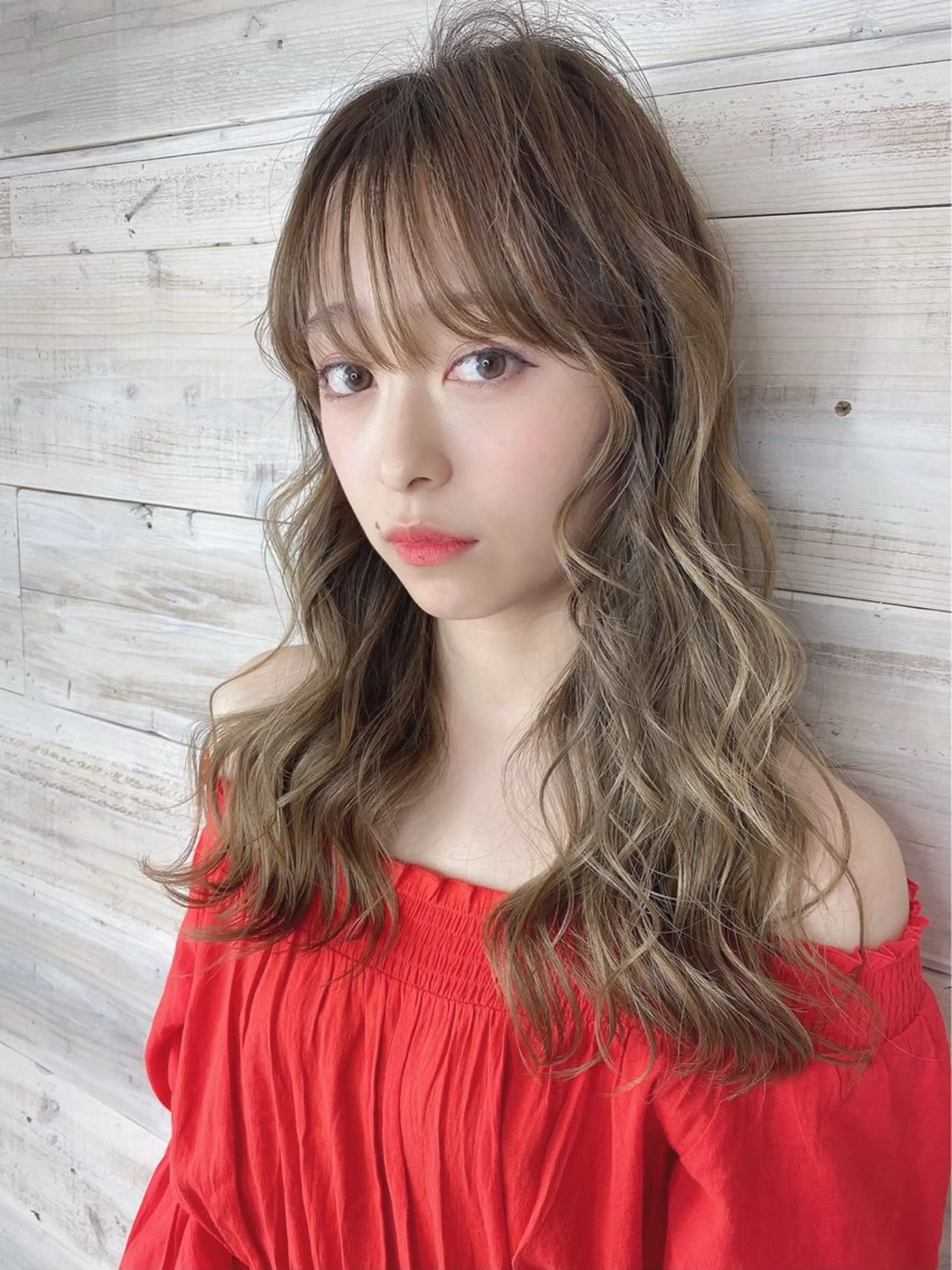 ロング カラー レイヤーカット/ 透明感カラー/白石のヘアスタイル