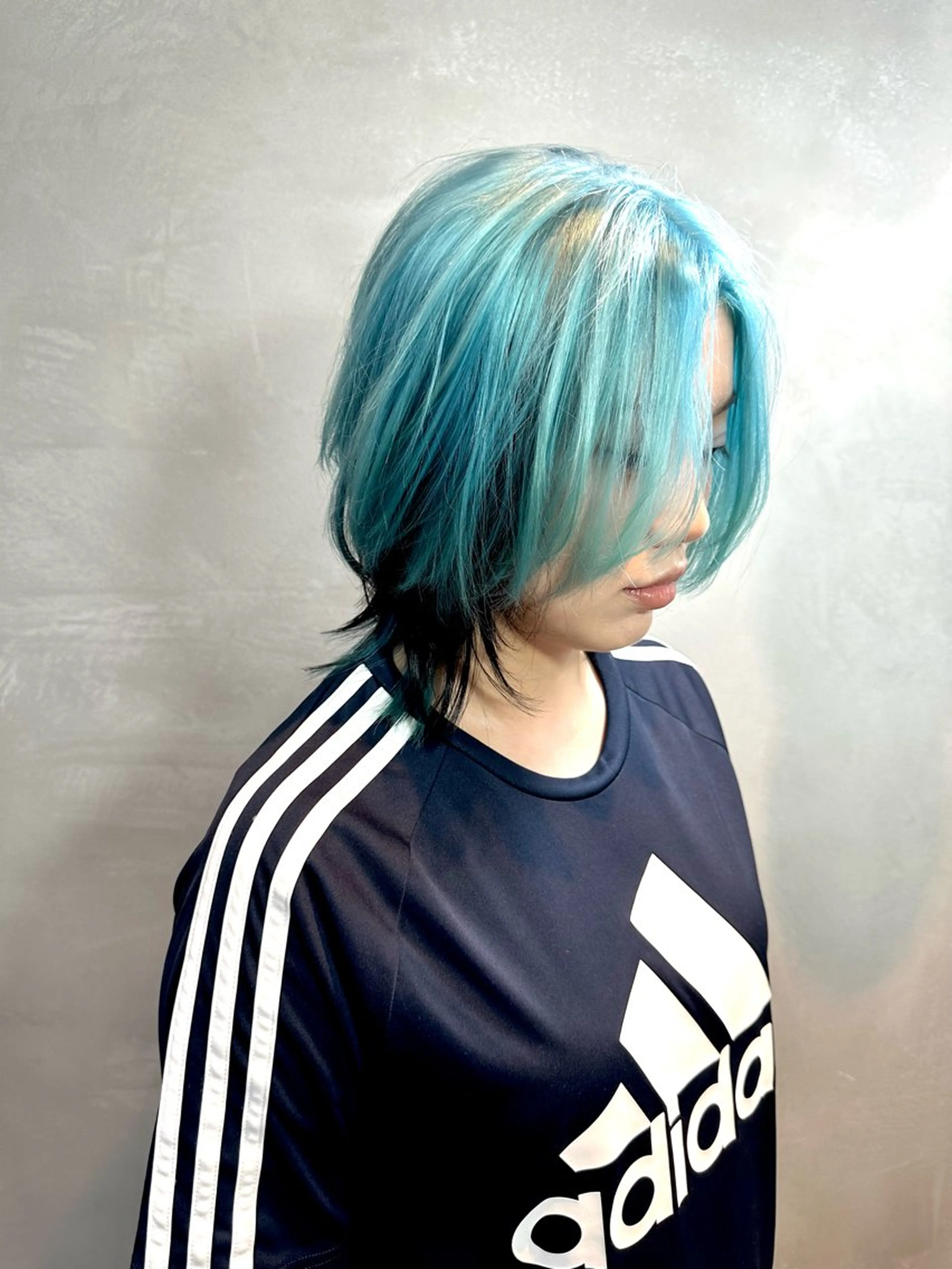 ミディアム カラー 黒髪 ブルーカラー ウルフカット カット ヘアカラー トリートメント 🏆ハイトーン/ ショート🏆Yutoのヘアスタイル