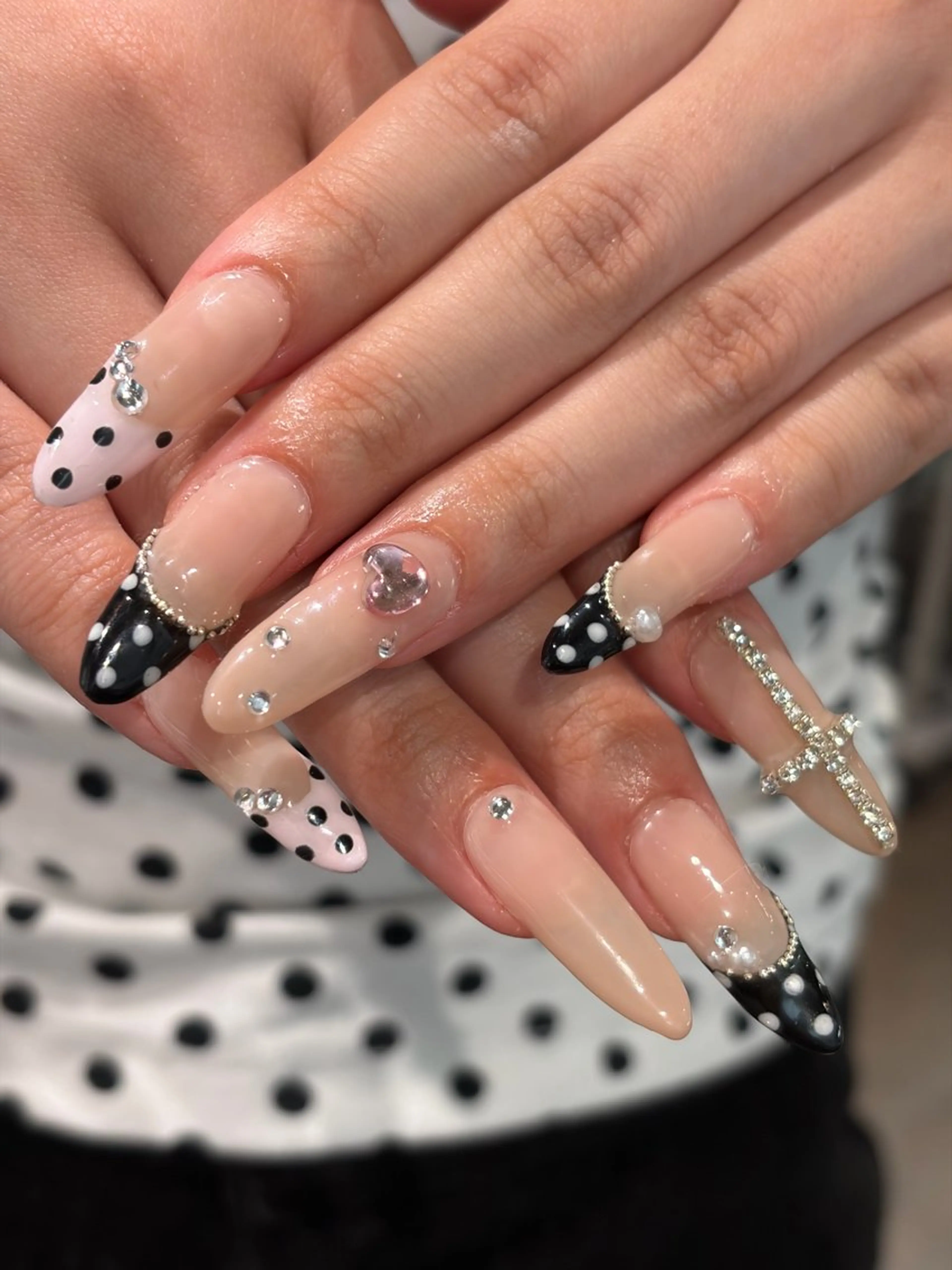 ネイル ドット ニュアンスネイル ハンドネイル ナチュラル透明感🌱 小山美樹子のヘアスタイル