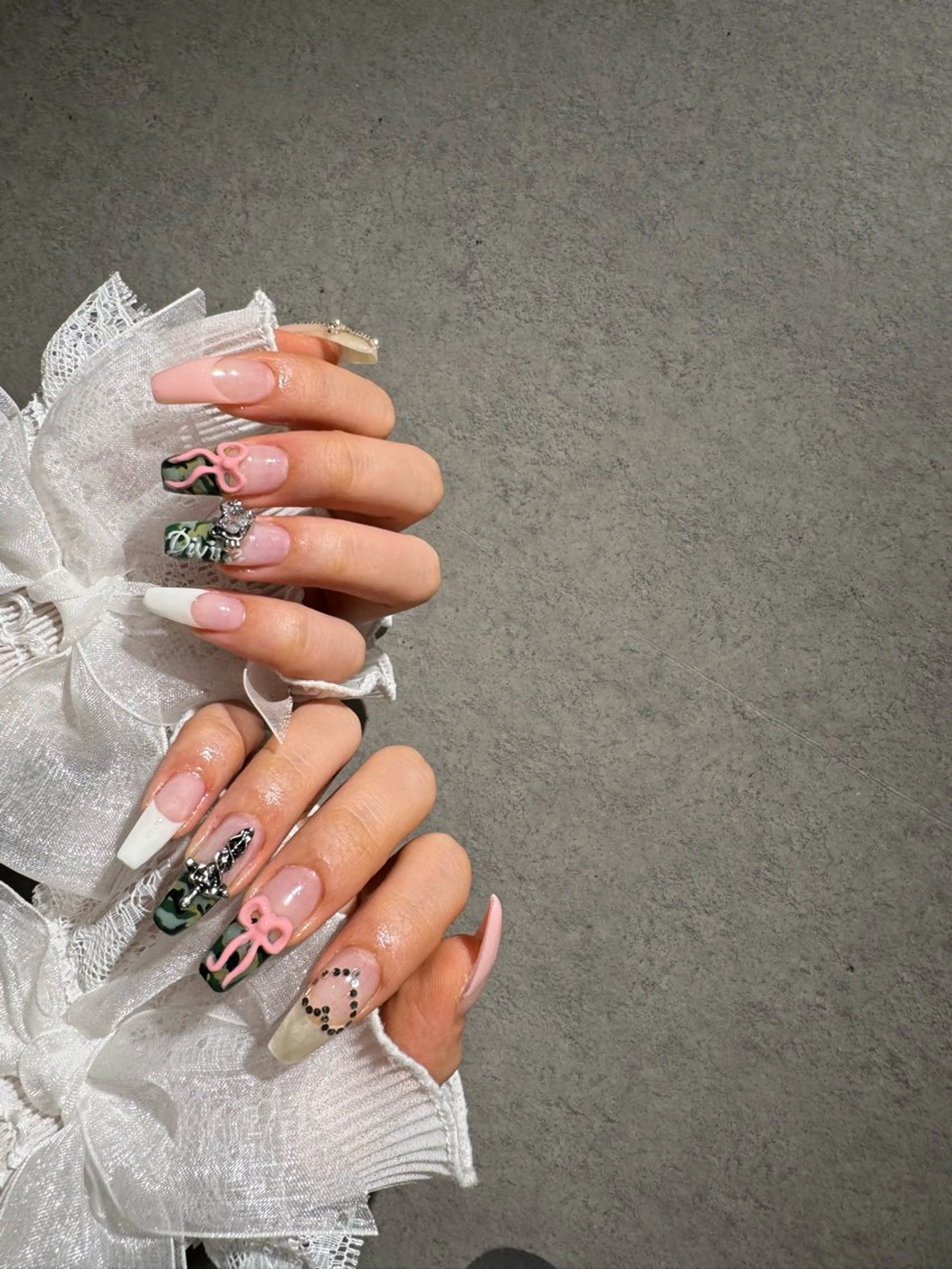 ネイル I-nailロング /ワンホン/キラキラのネイルデザイン