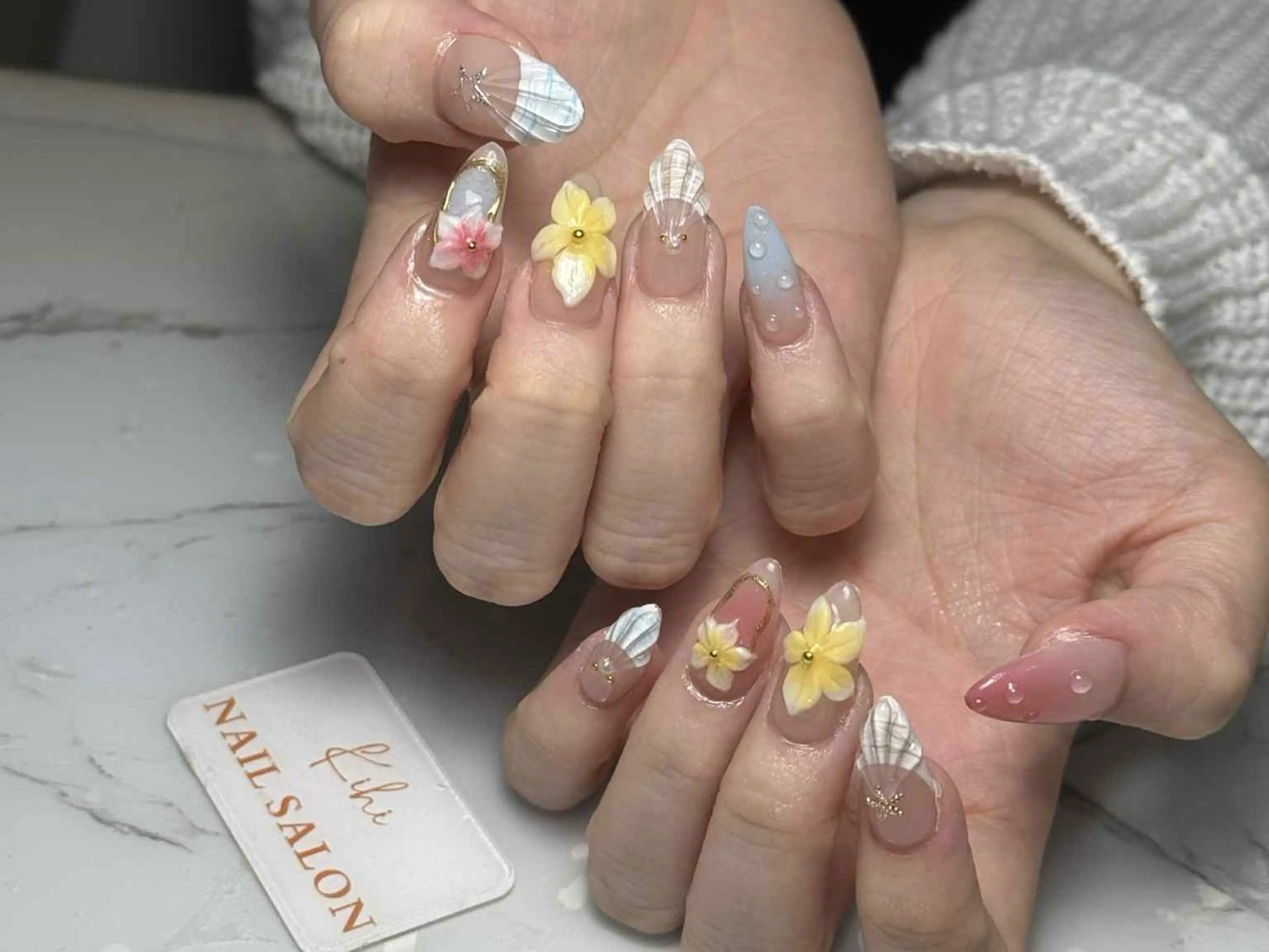 ネイル アートネイル フレンチネイル ジェルネイル グラデーション 韓国ネイル ハンドネイル 💕鈴木ユリ パラジェル/オフ無料のネイルデザイン