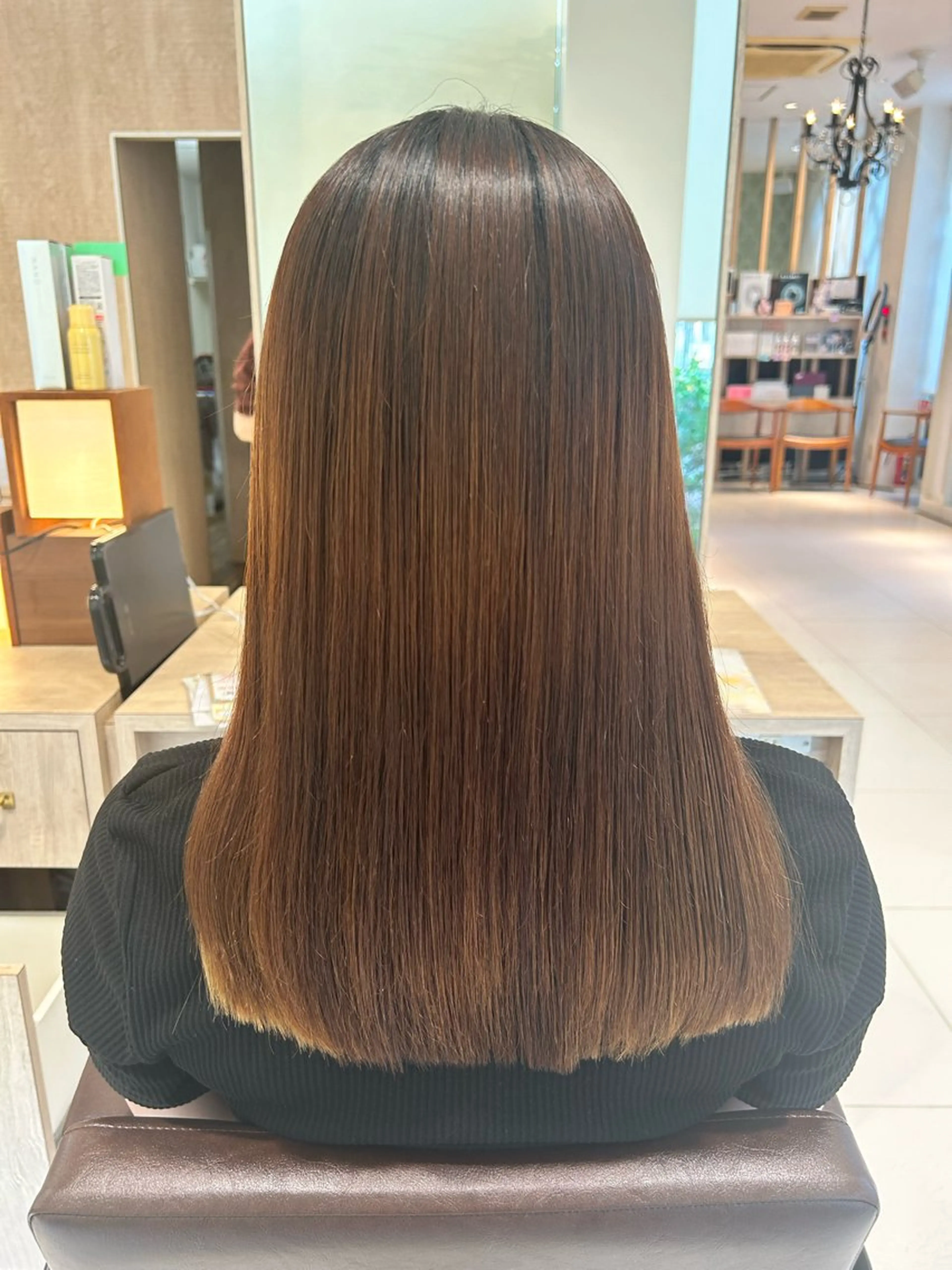 セミロング オガタ アキのヘアスタイル