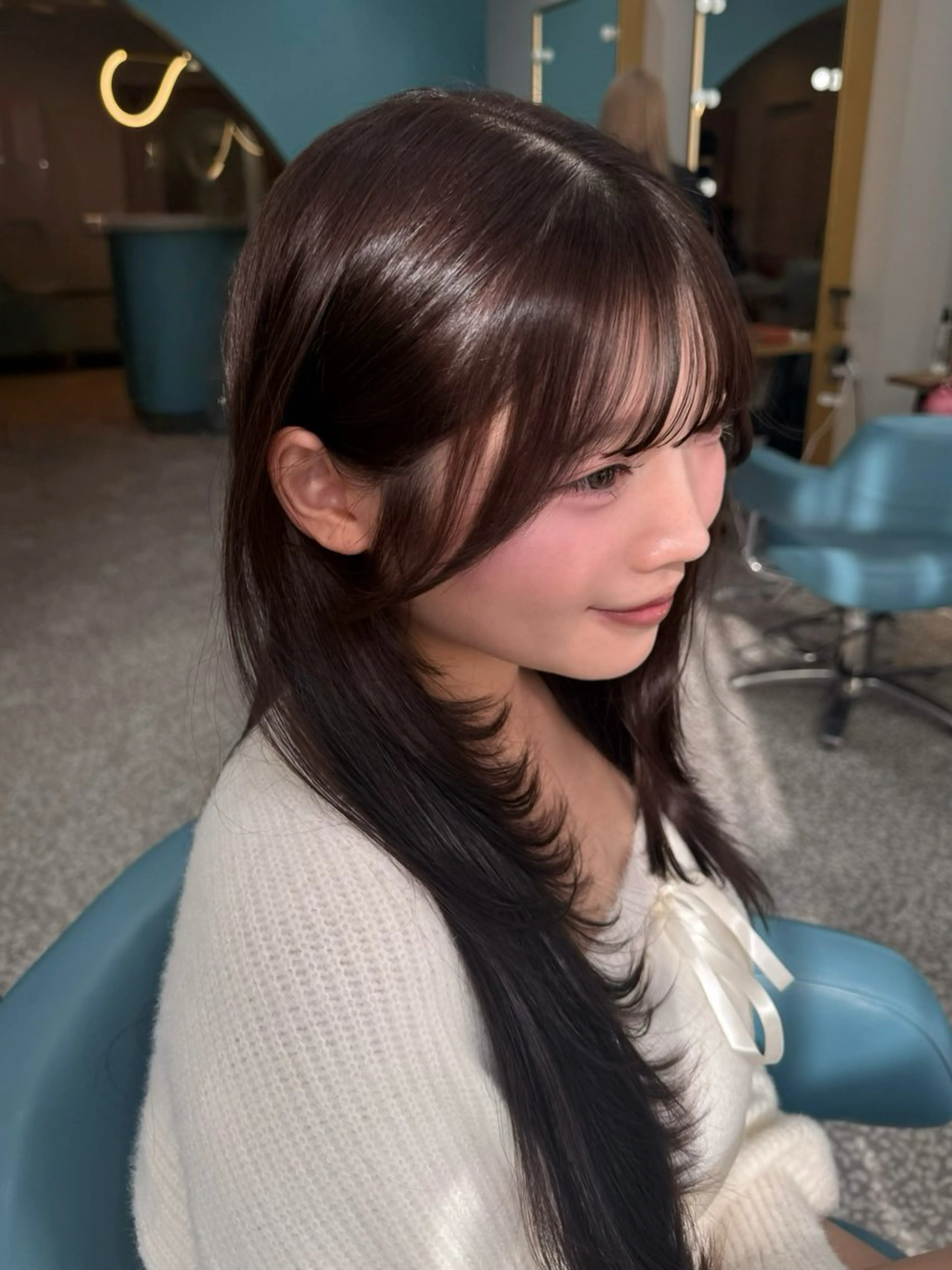 ロング くびれヘア 顔まわりレイヤー 顔周りカット 髪質改善 ヨシンモリ カット ヘアセット 🤍ブリーチなしカラ ー/riri🤍のヘアスタイル