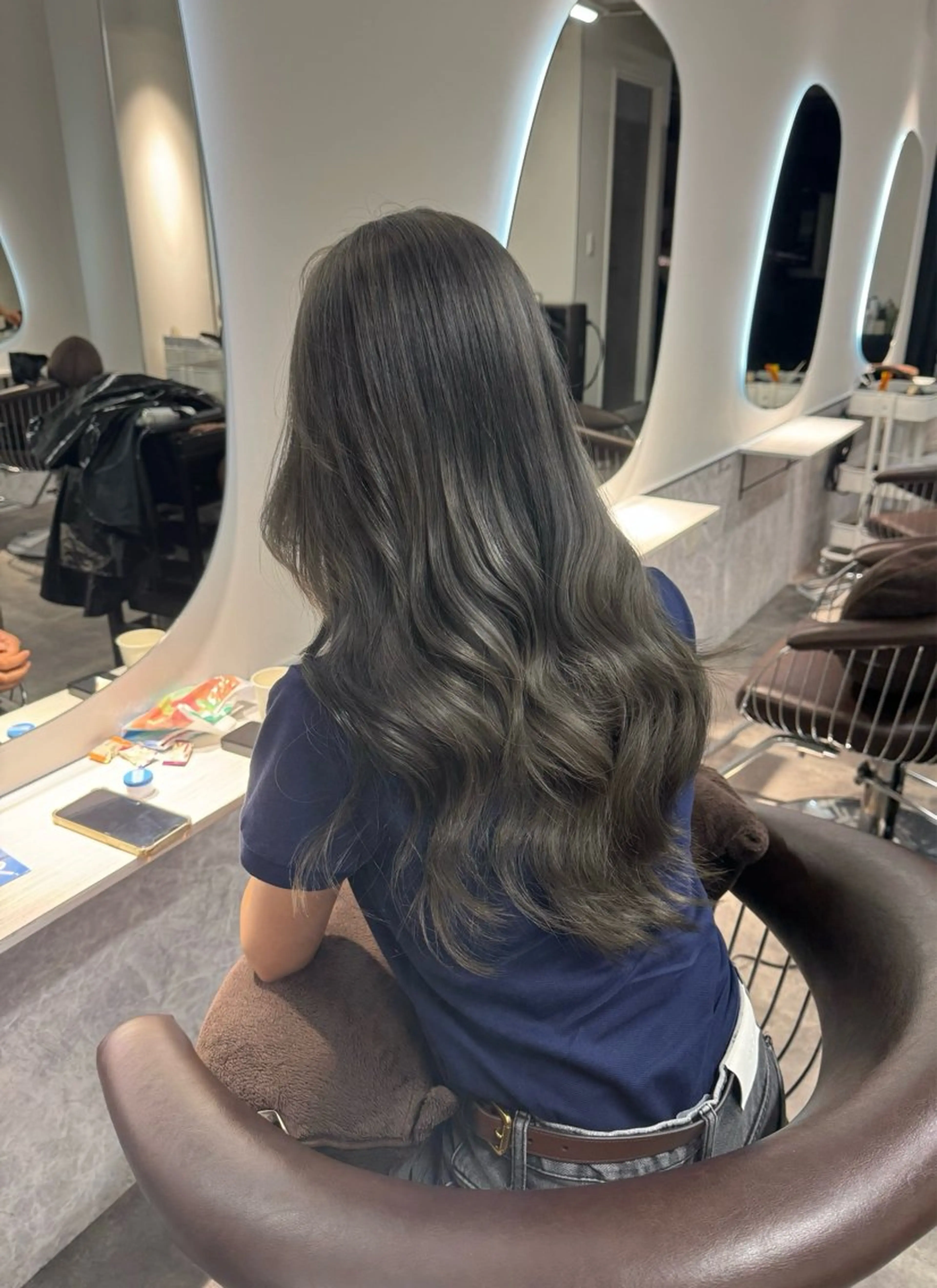 ロング カラー ブリーチ グレージュ ハイトーンカラー オリーブグレージュ オリーブグレー ヘアカラー トリートメント 透明感カラー🫧/ ゆうなのヘアスタイル