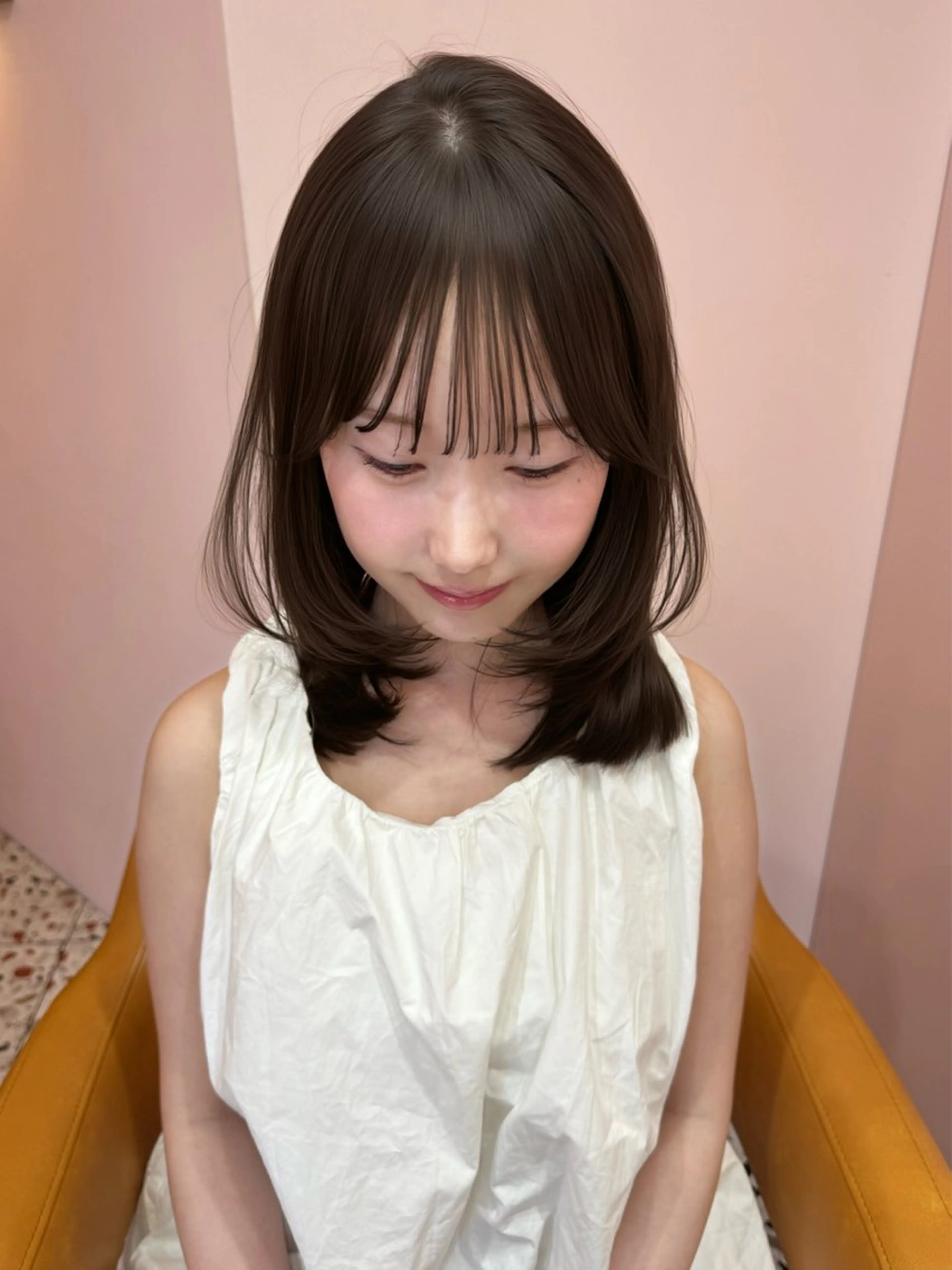 ミディアム ケアカラー くびれヘア 顔まわりレイヤー 顔周りカット 韓国風ヘア 顔周り/透明感カラー REINA𓍯のヘアスタイル