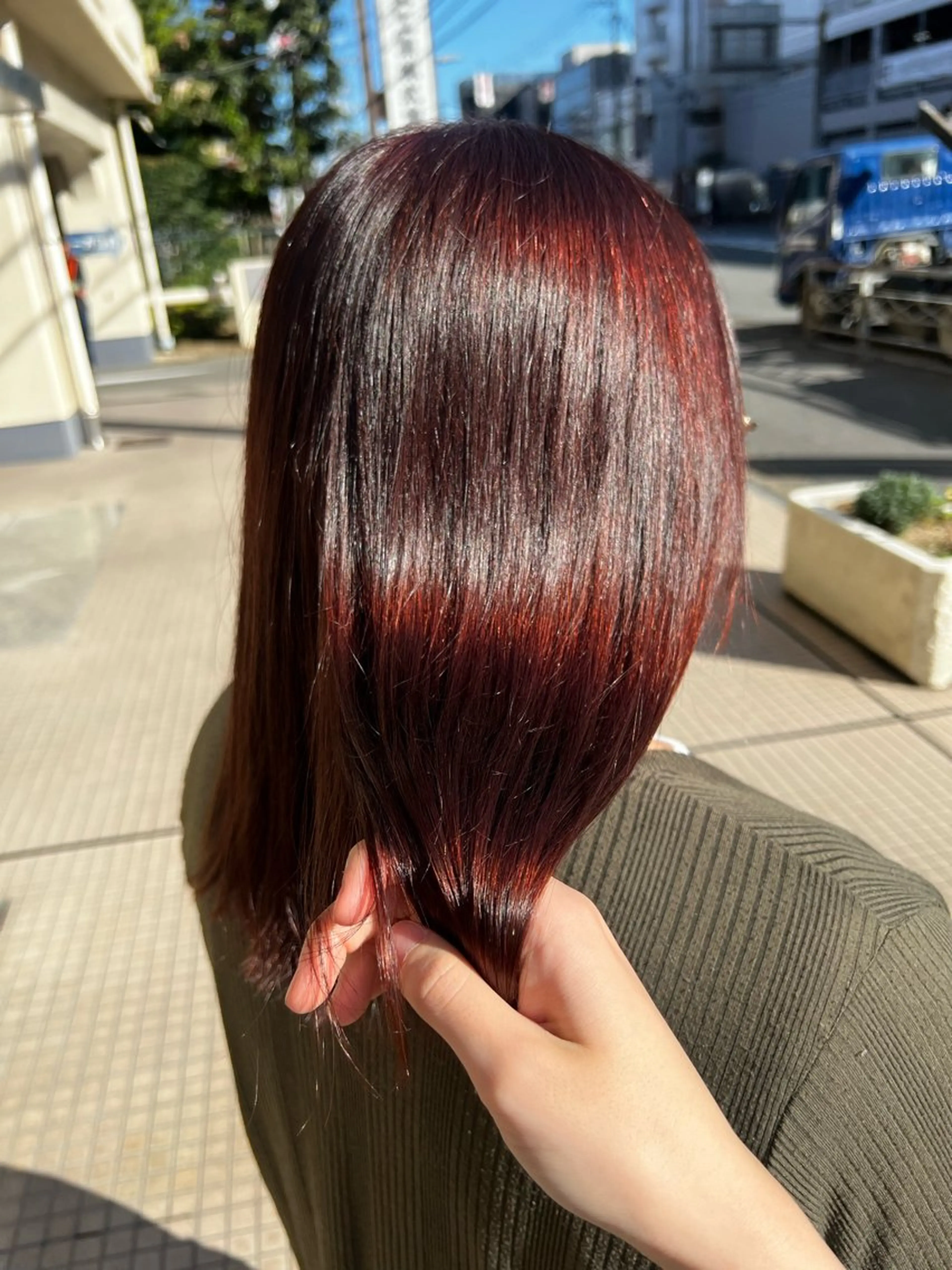 ミディアム カラー ヘアアレンジ レッドカラー 似合わせカット カット ヘアカラー トリートメント bh.maara デザイン／ハイトーンのヘアスタイル