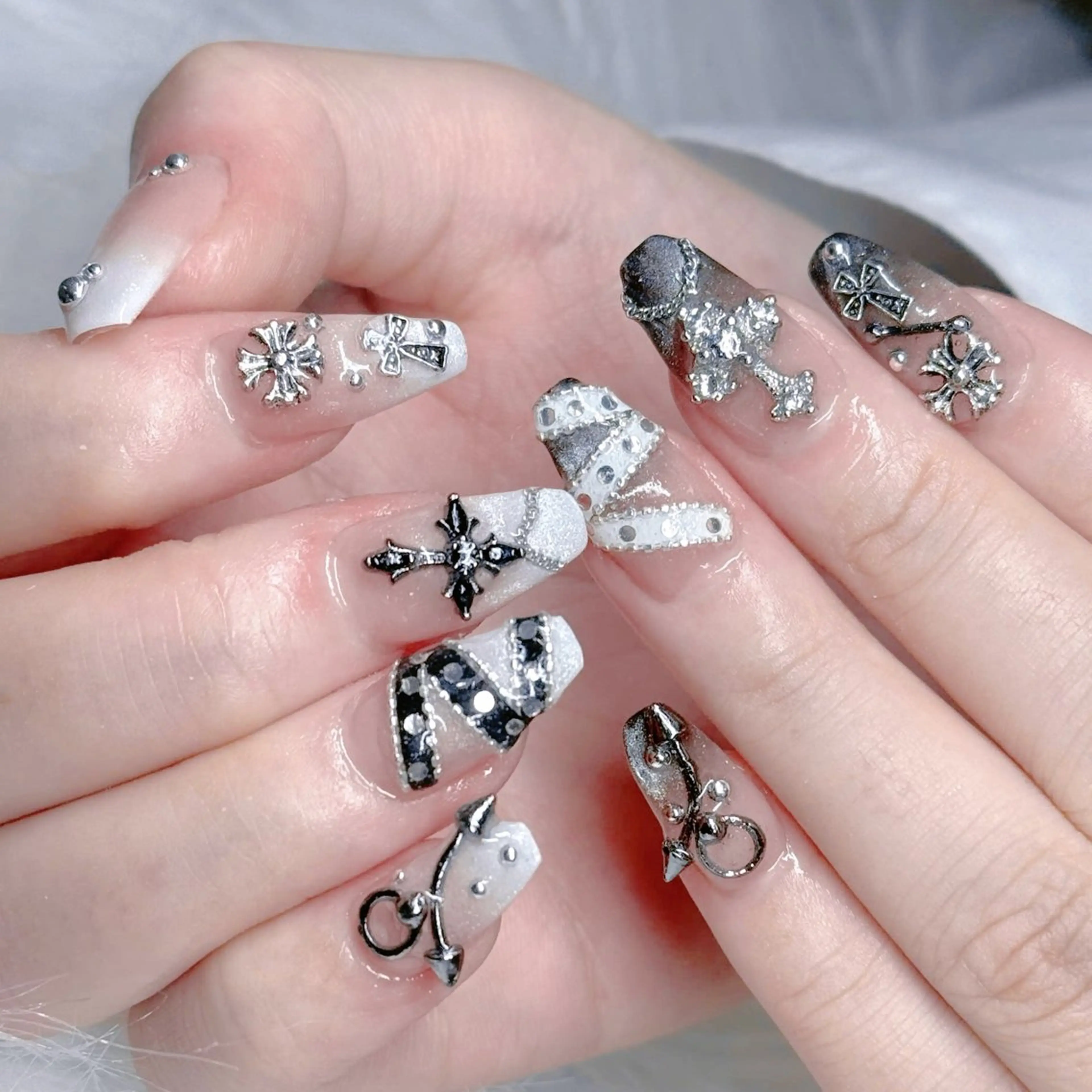 ネイル オーロラネイル グラデーション ハート ホログラムネイル キラキラネイル HA NIのネイルデザイン