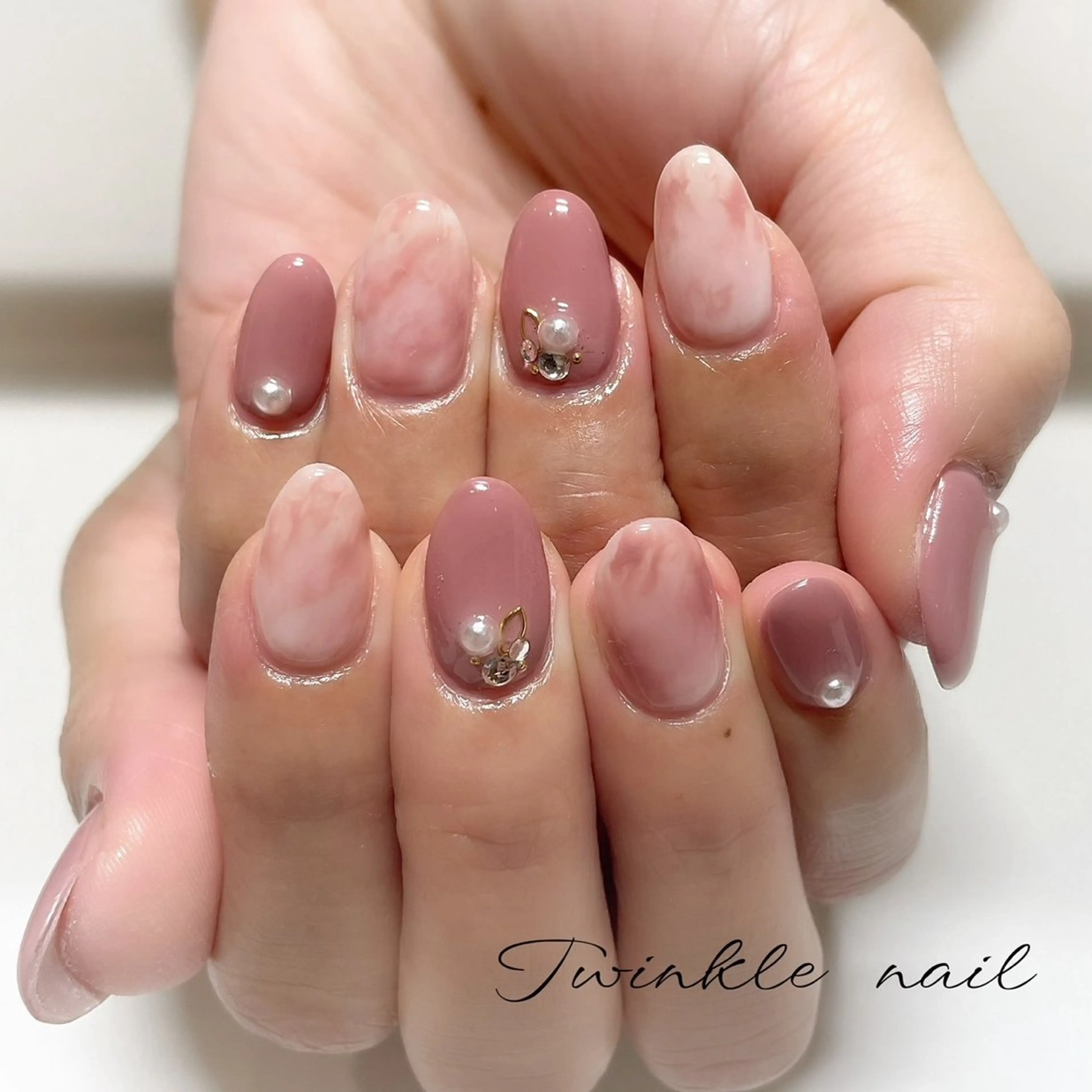 ネイル ハンドネイル ハンドケア 中井 綾香の眉毛・アイブロウイメージ