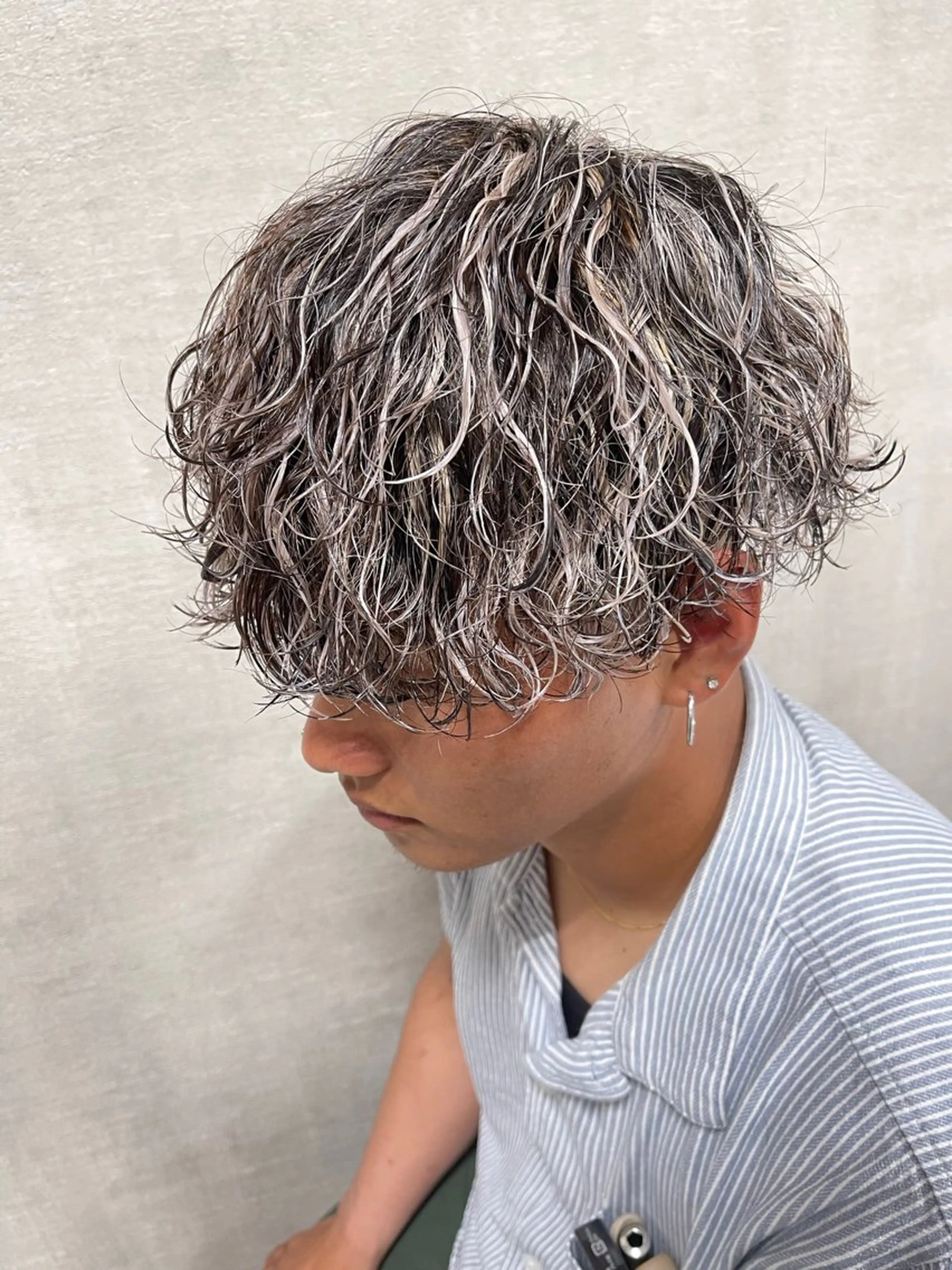 ミディアム カラー パーマ メンズ ミディアムパーマ メンズメッシュ メンズパーマ 波巻きパーマ メッシュ カット パーマ メンズパーマ職人/ 天神/tatsukiのヘアスタイル