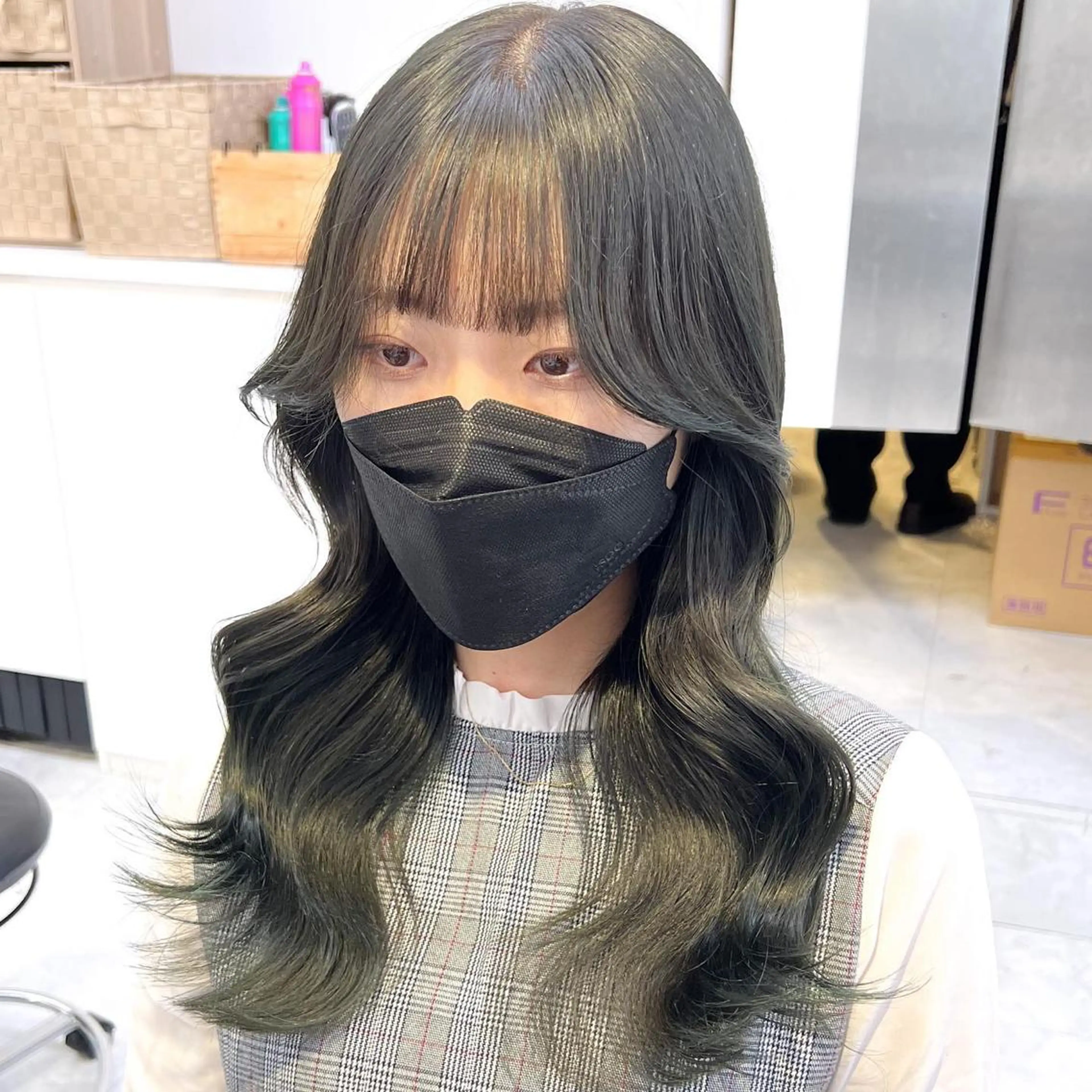セミロング カラー ヘアアレンジ オリーブグレー 顔周りカット ヨシンモリ ARiA by ECLART所属・💖韓国ヘアの匠 💖TAKUMI💖のヘアスタイル
