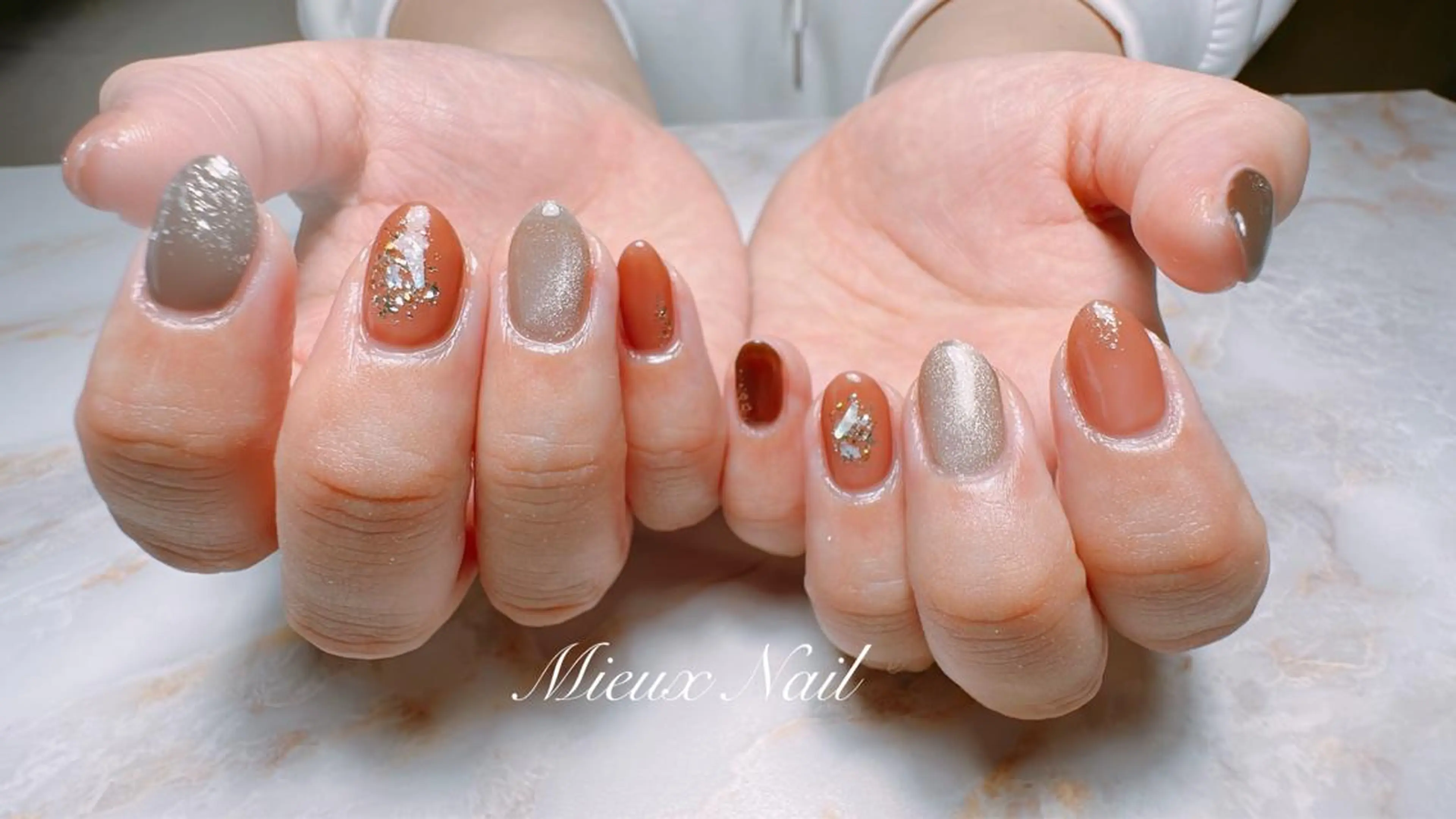 ネイル ブルー ブラウン マグネットネイル ニュアンスネイル オフィスネイル ハンドネイル 市川 麻衣子のネイルデザイン