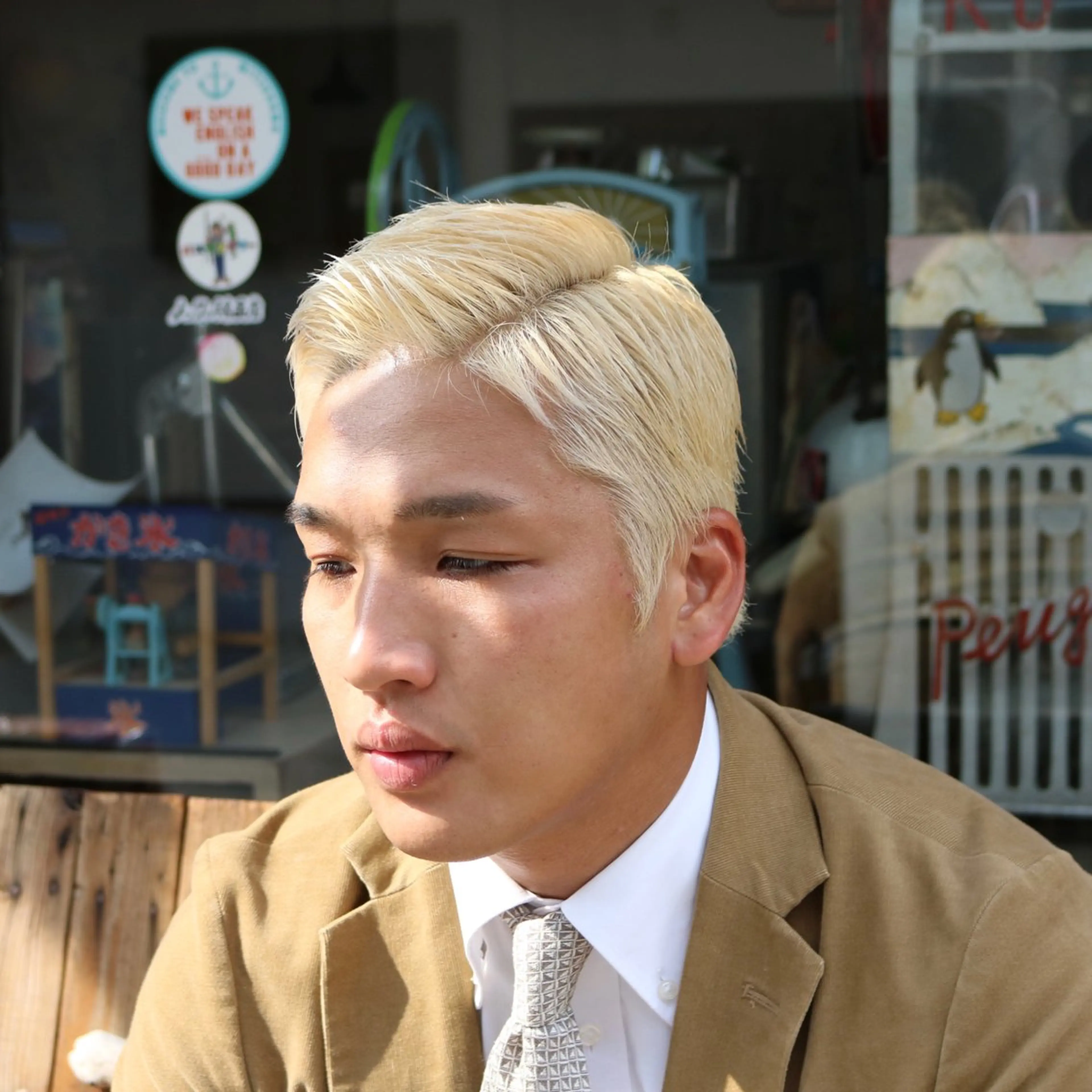 ショート カラー メンズ メンズブリーチ メンズハイトーン 七三 ブリーチ ハイトーンカラー 小野 康生のヘアスタイル