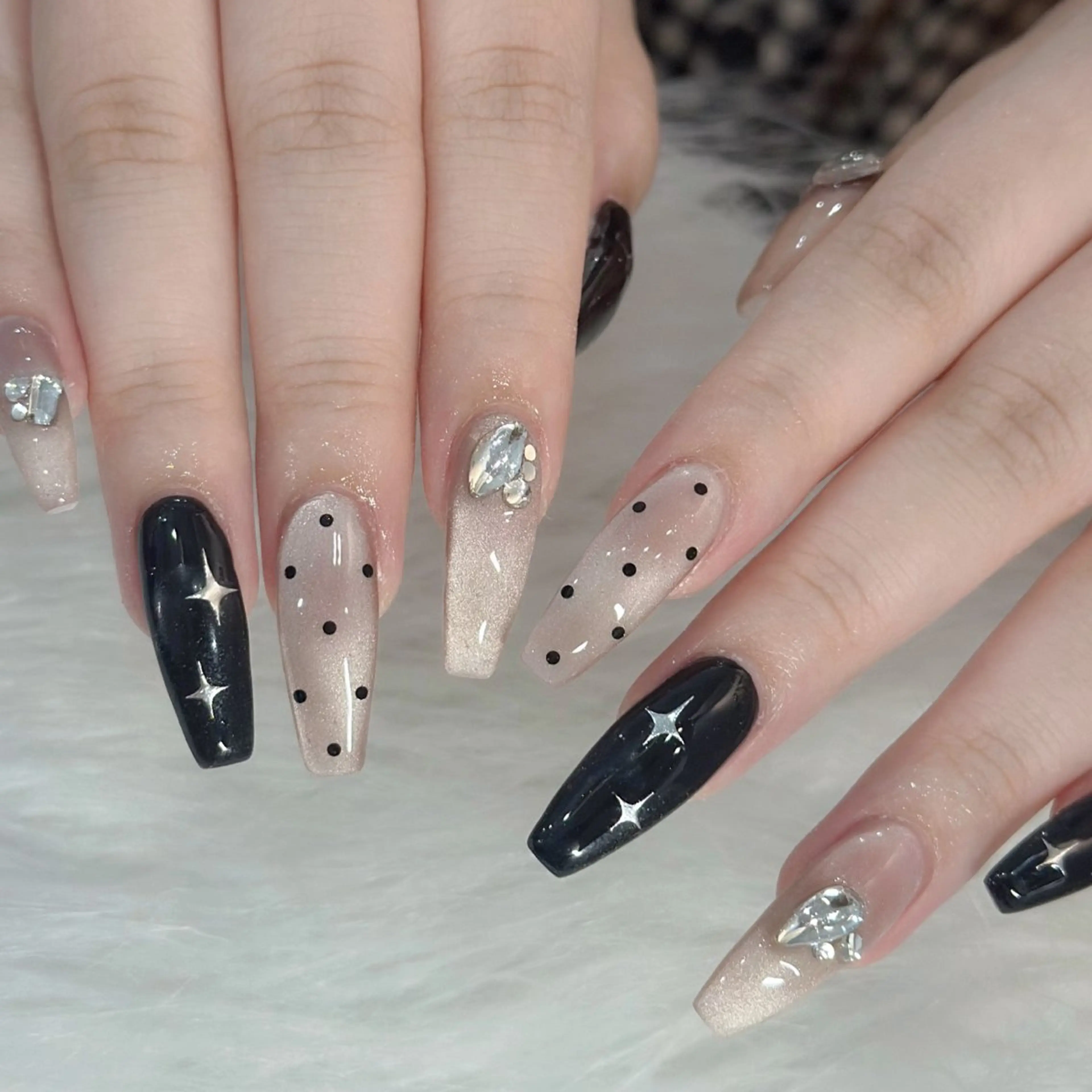 ネイル ハンドネイル フットネイル LAVISH nanamiのネイルデザイン
