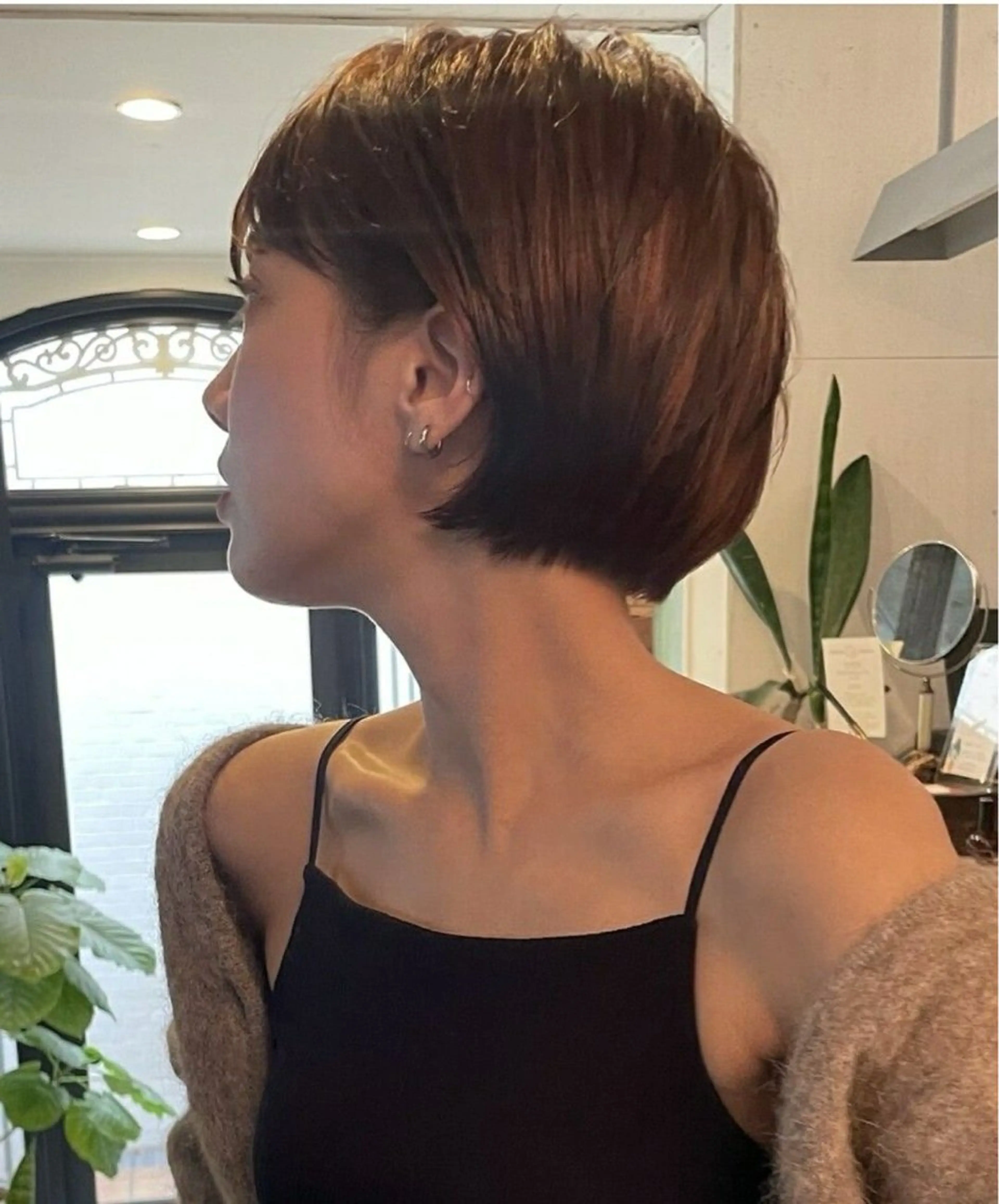 【¥0】くびれショートカットモデル🛋️ 10,20代限定✳︎ 9:30​〜​の写真