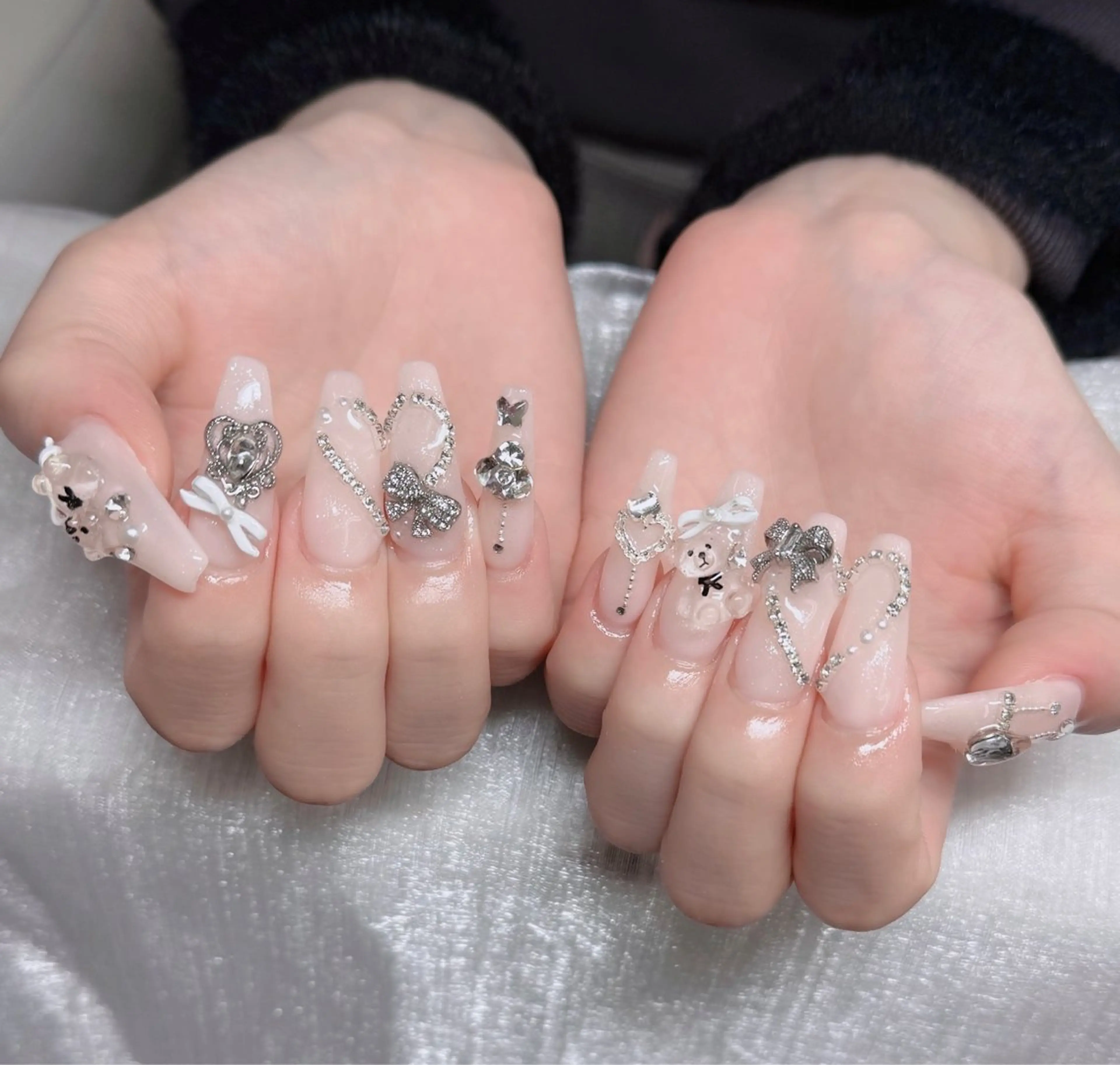 ネイル オーロラネイル フレンチネイル ジェルネイル ハロウィン キラキラネイル H.baby Nail Salonのネイルデザイン