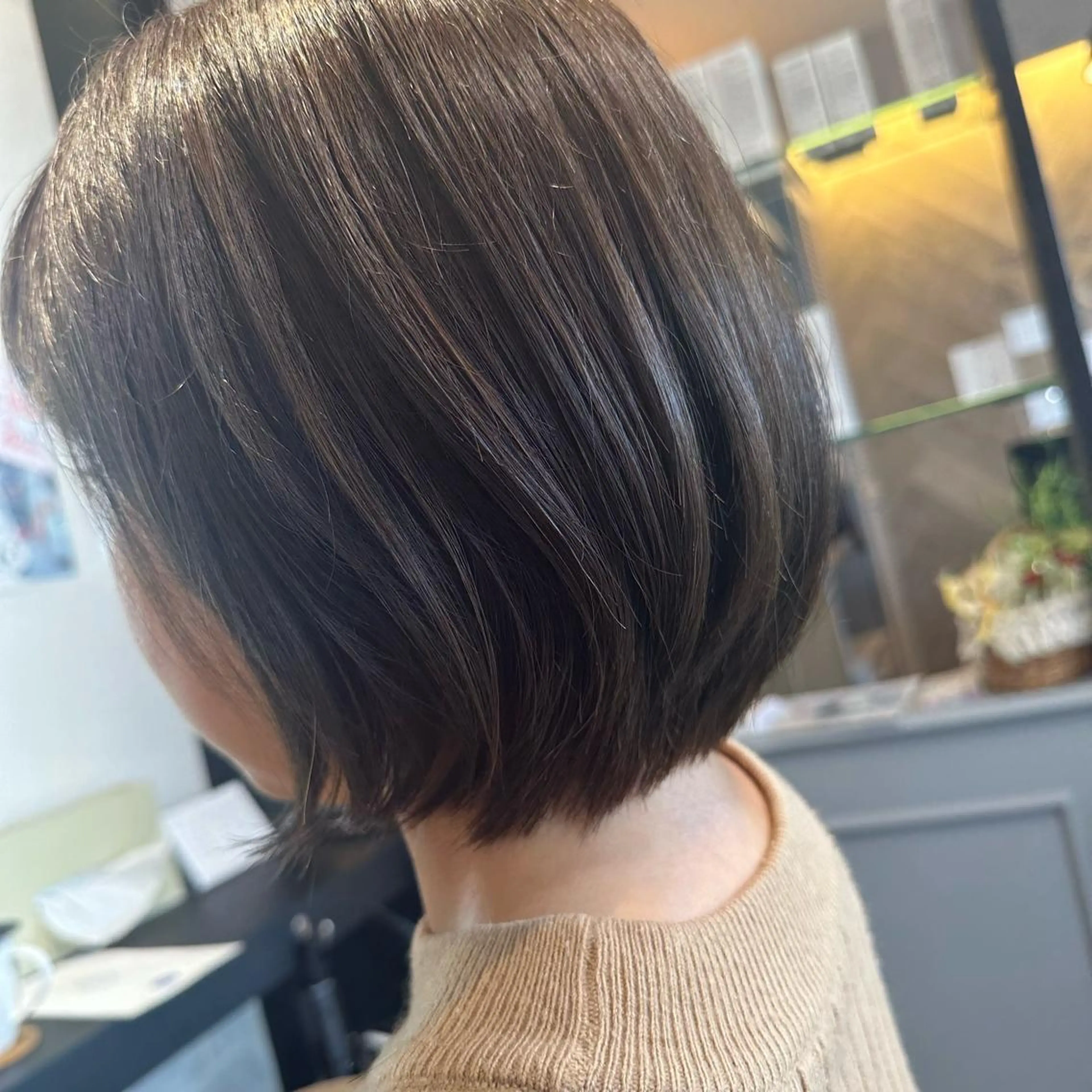 ミディアム カット ヘアカラー トリートメント 若泉 真梨のヘアスタイル