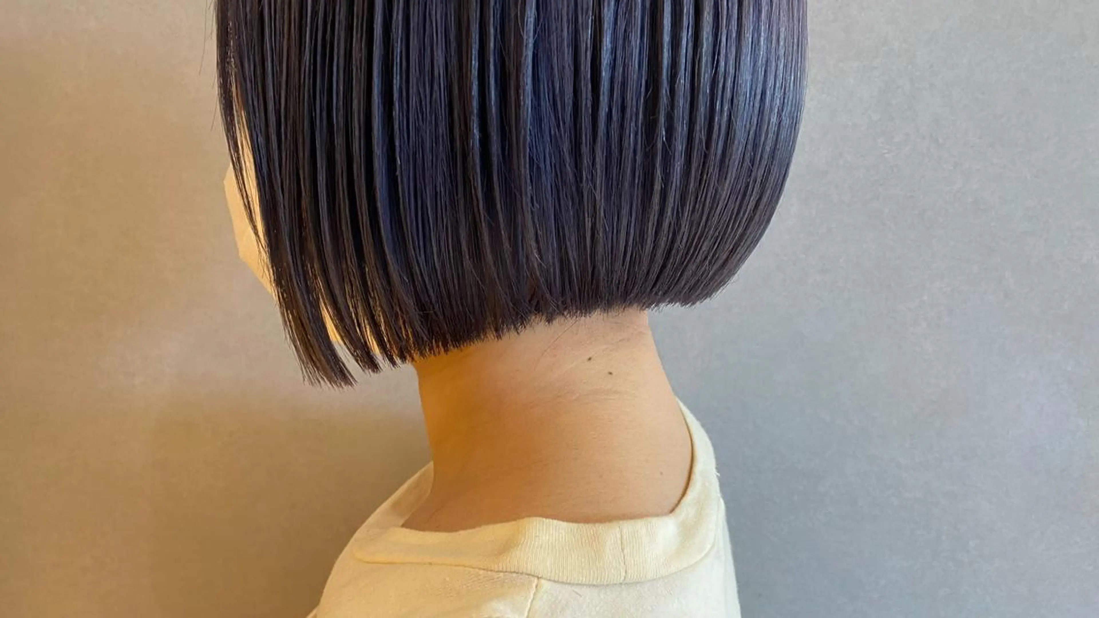 ショート カラー ブリーチ ブルーカラー ブルーバイオレット バイオレットカラー PREss Natsumiのヘアスタイル