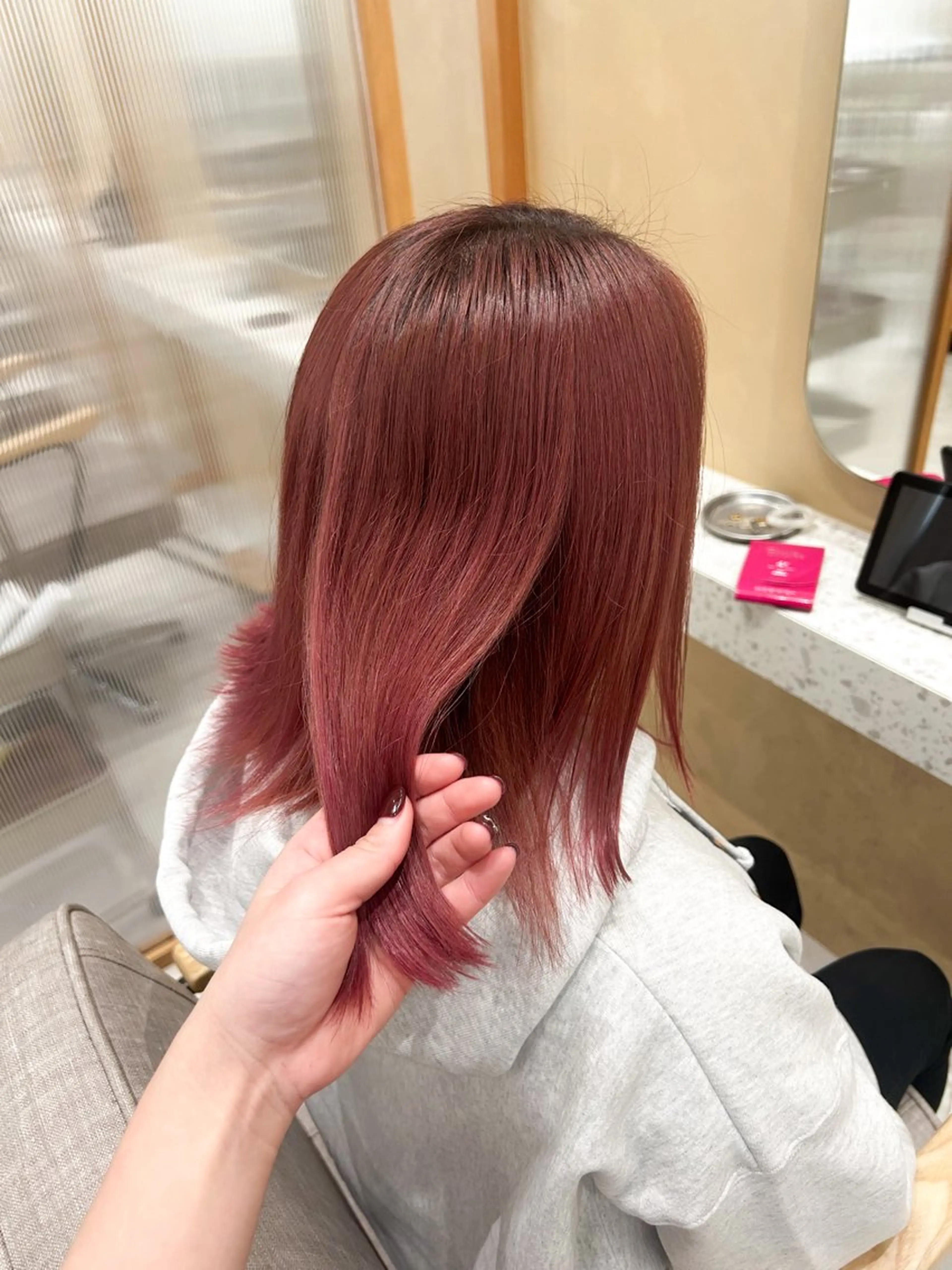 ミディアム カラー ベージュカラー ブリーチ ピンクカラー ピンクベージュ カット ヘアカラー 🫧艶髪ボブ🫧 チカのヘアスタイル