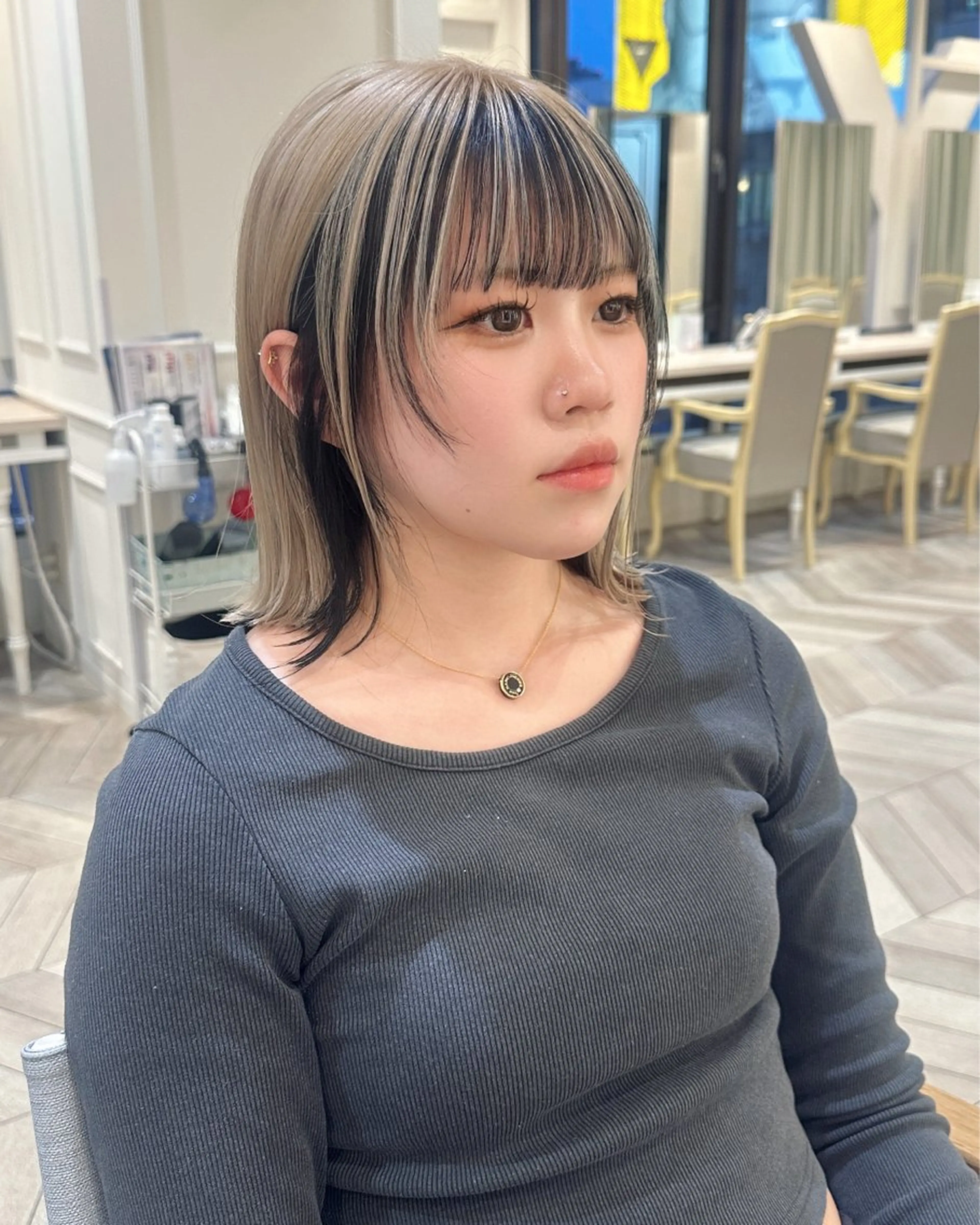 ミディアム カラー 切りっぱなしボブ ミストバング  フェイスフレーミング ボブ カット ヘアカラー 小顔レイヤー/ ベージュ🤍Rieのヘアスタイル