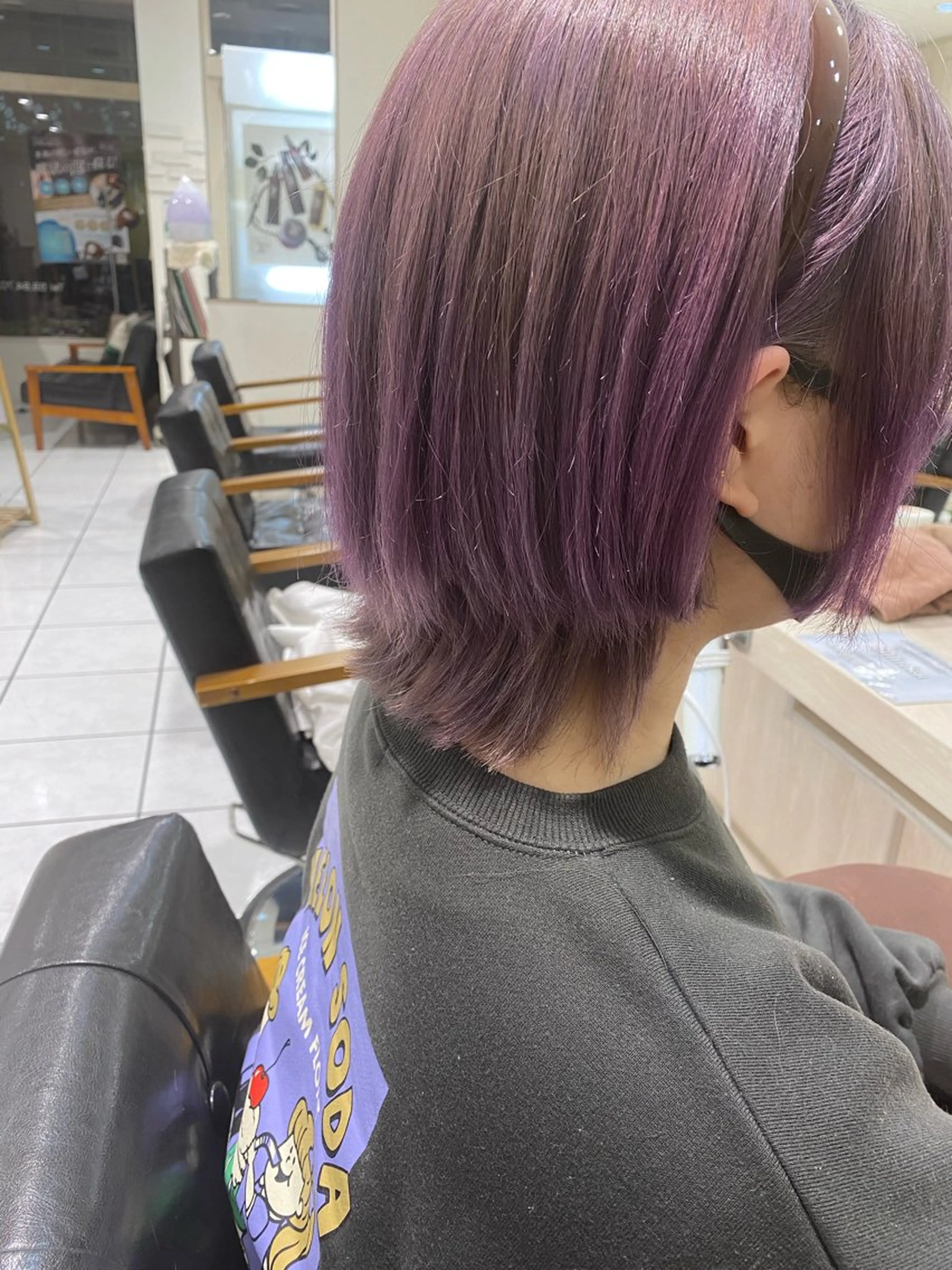 ショート カラー ボブレイヤー バイオレットカラー ボブ レイヤーカット 外ハネヘア 高杉 駿のヘアスタイル