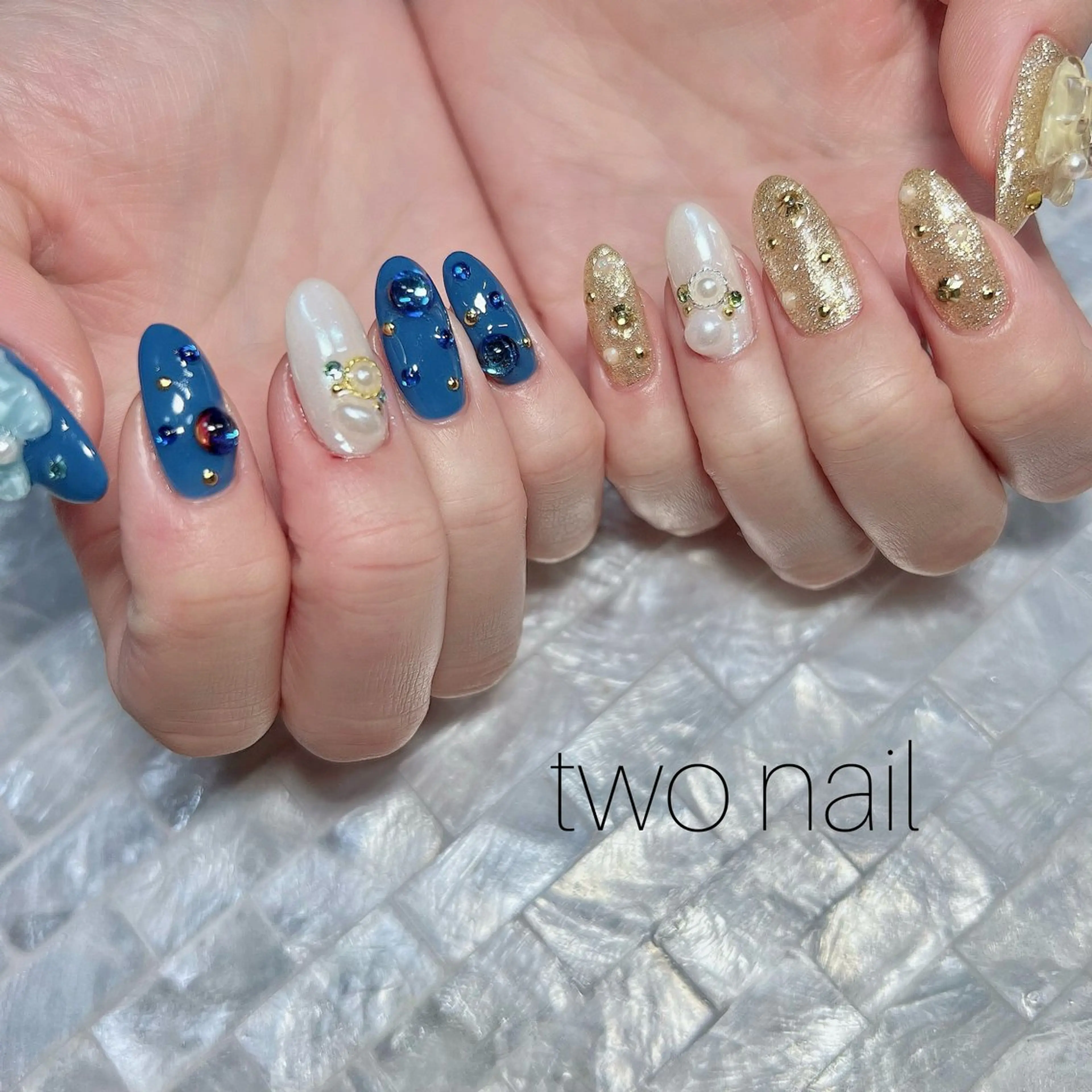 ネイル キラキラネイル 持ち込み ネイルチップ ホワイト ハンドネイル two nailのネイルデザイン