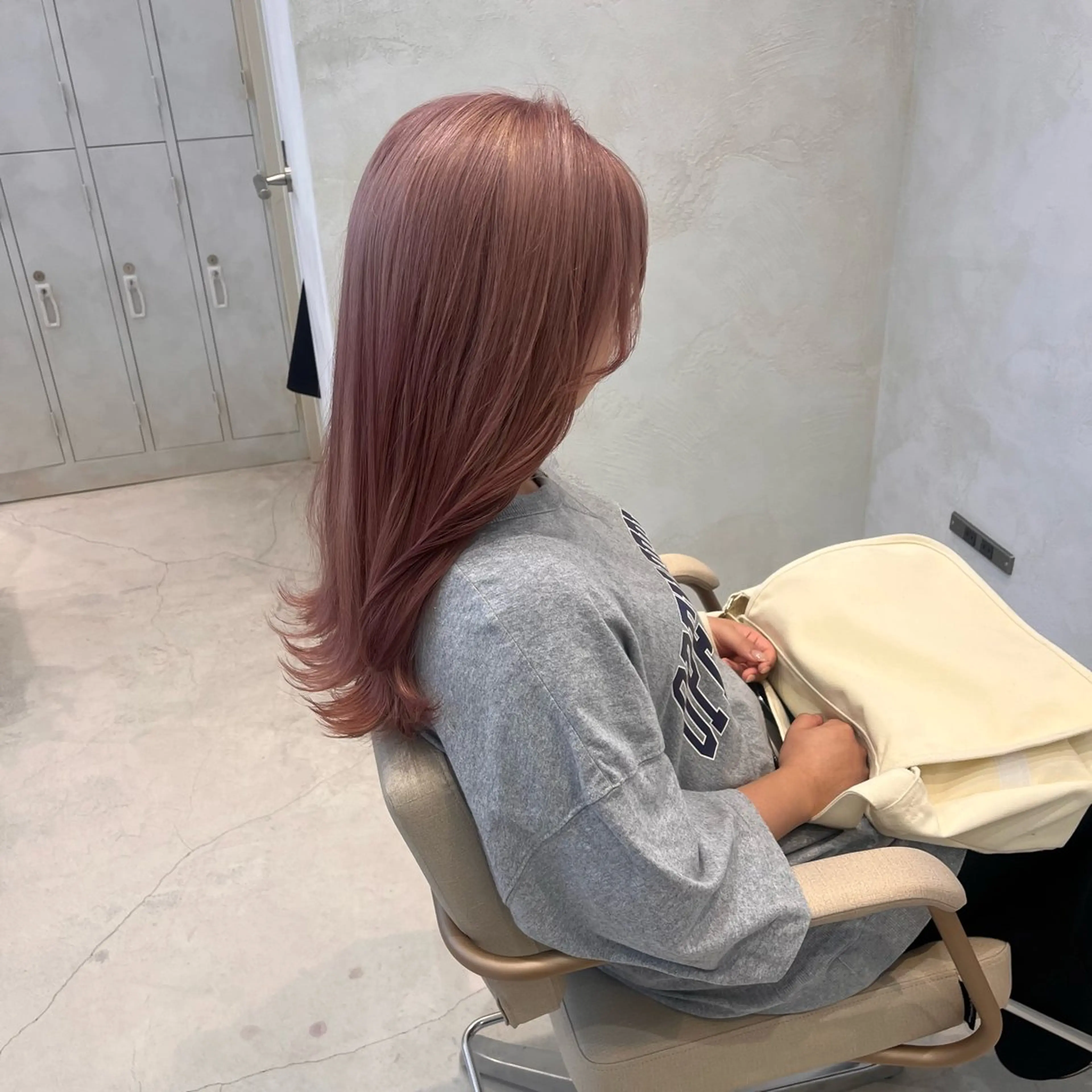 カラー 中井亜未/ 姫路ボブのヘアスタイル