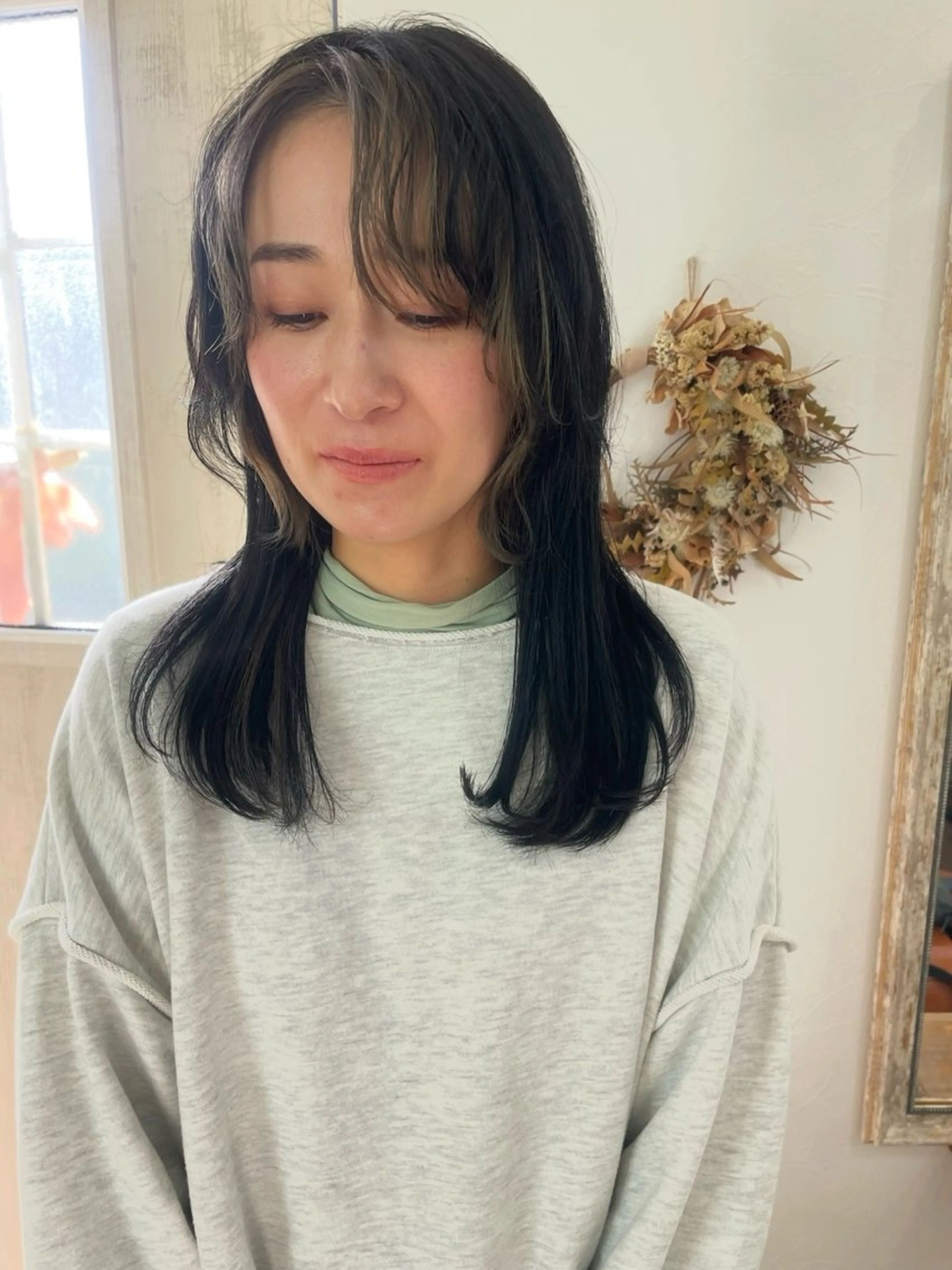 セミロング カラー ミストバング ブリーチ  フェイスフレーミング シルバー ヘアカラー キノシタ マユのヘアスタイル