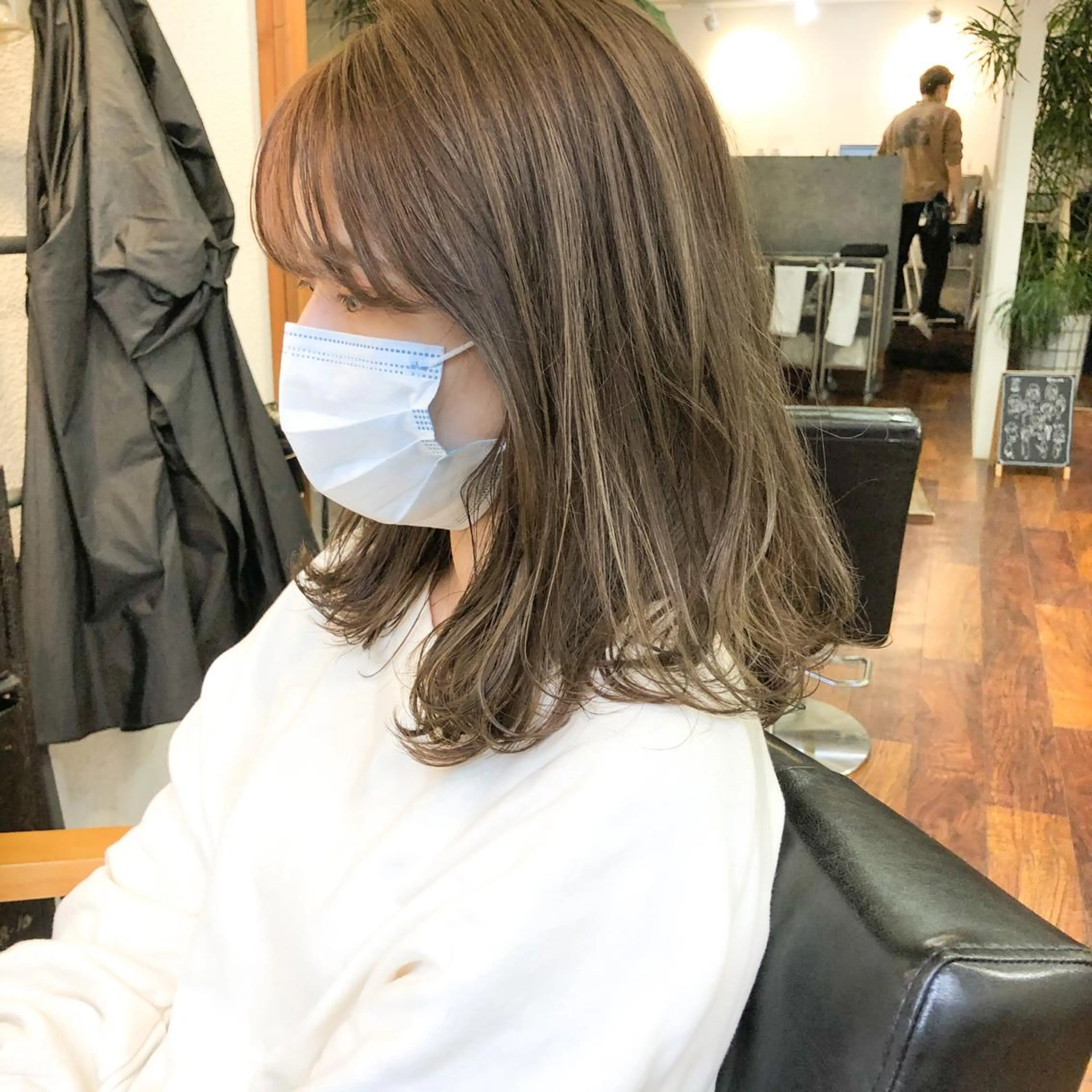 ミディアム アッシュ ハイライト 髪質改善 韓国風ヘア トリートメント 岡本康平/ボブ/ブリ ーチ/似合わせカットのヘアスタイル