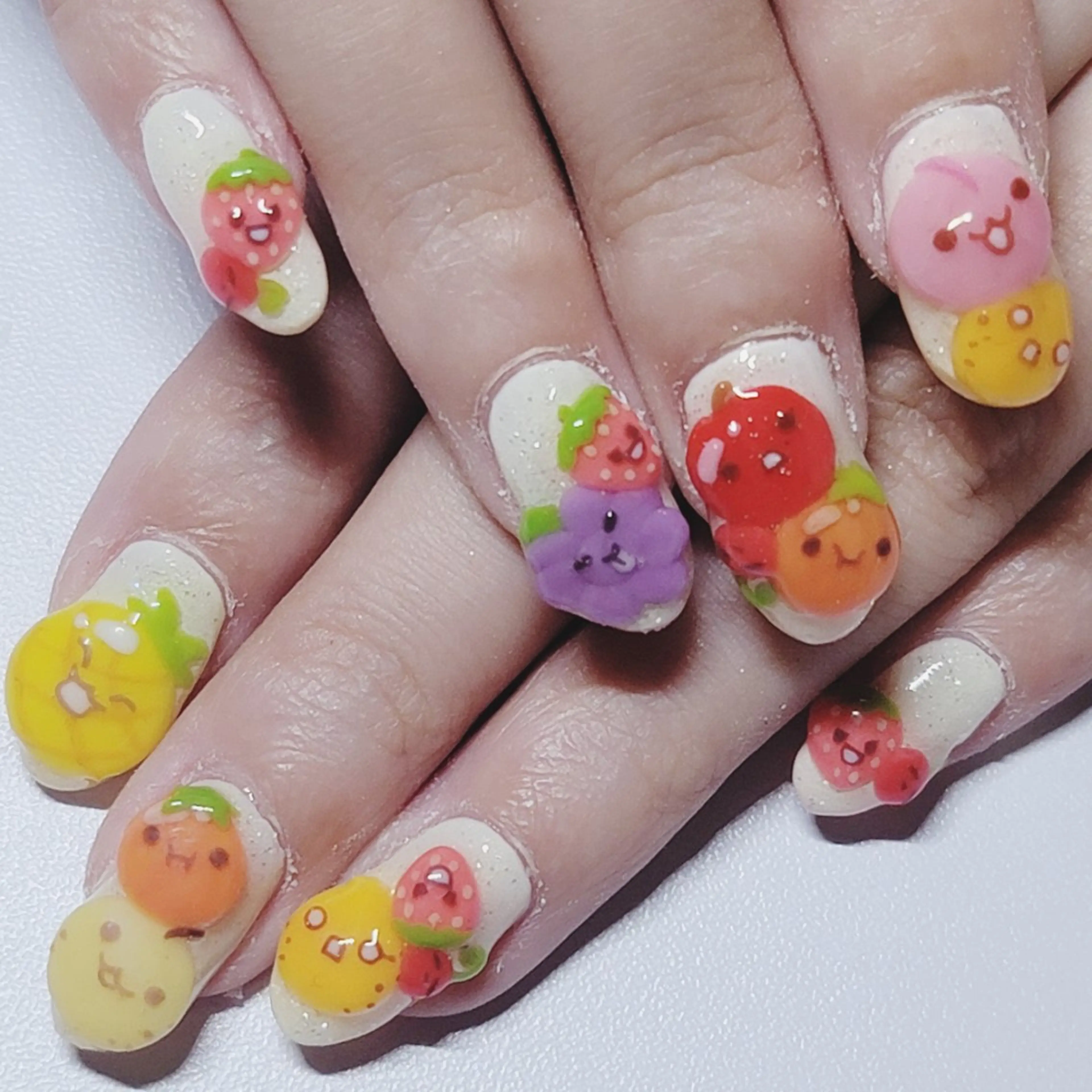 ネイル アートネイル ラメ(グリッター) ホワイト 黄色 ハンドネイル よしだ ひろきのネイルデザイン