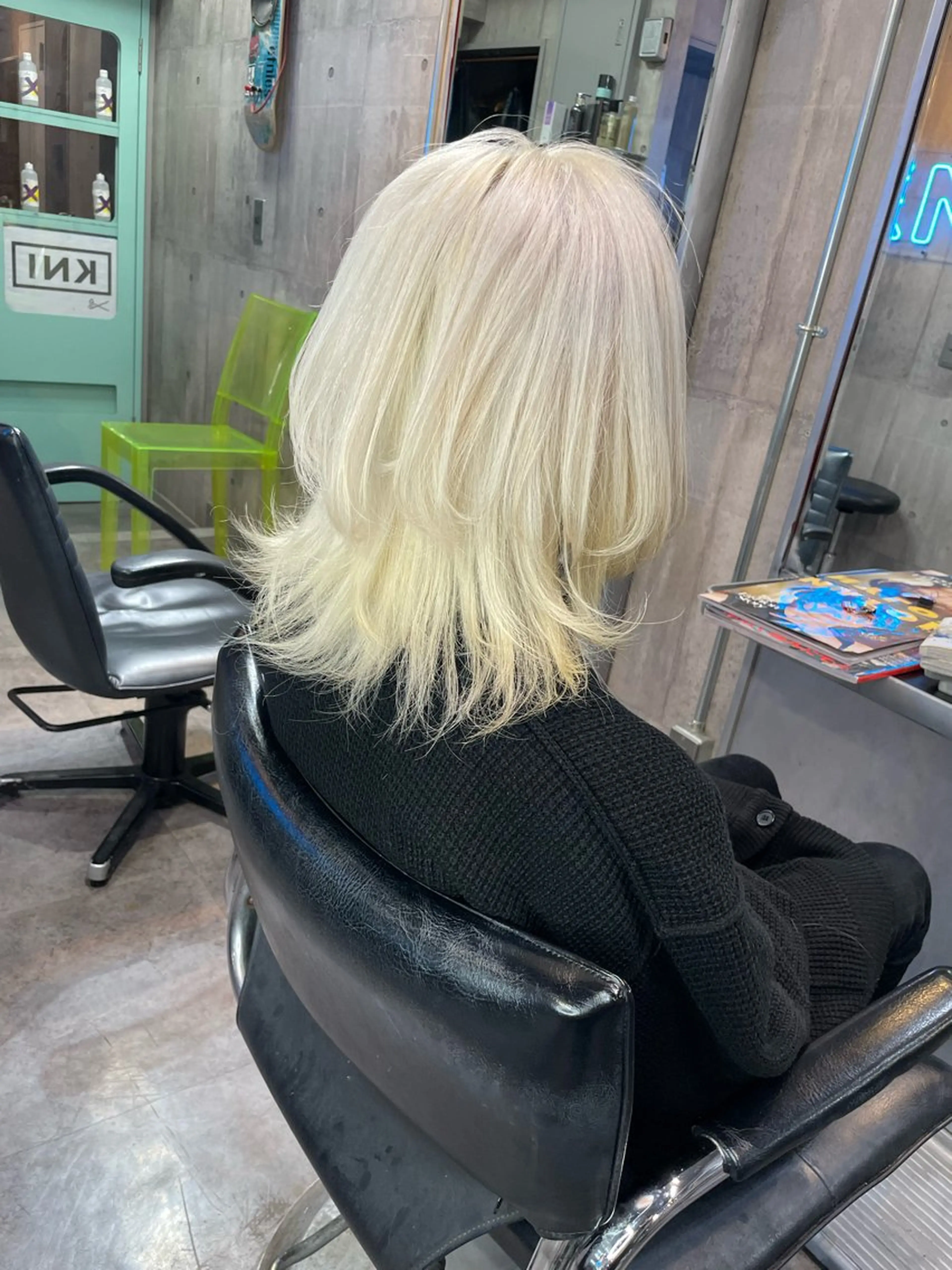 ミディアム カラー ブロンド ホワイトブロンド ウルフカット ホワイト&レイヤーカ ットエクステ長畠俊輔のヘアスタイル