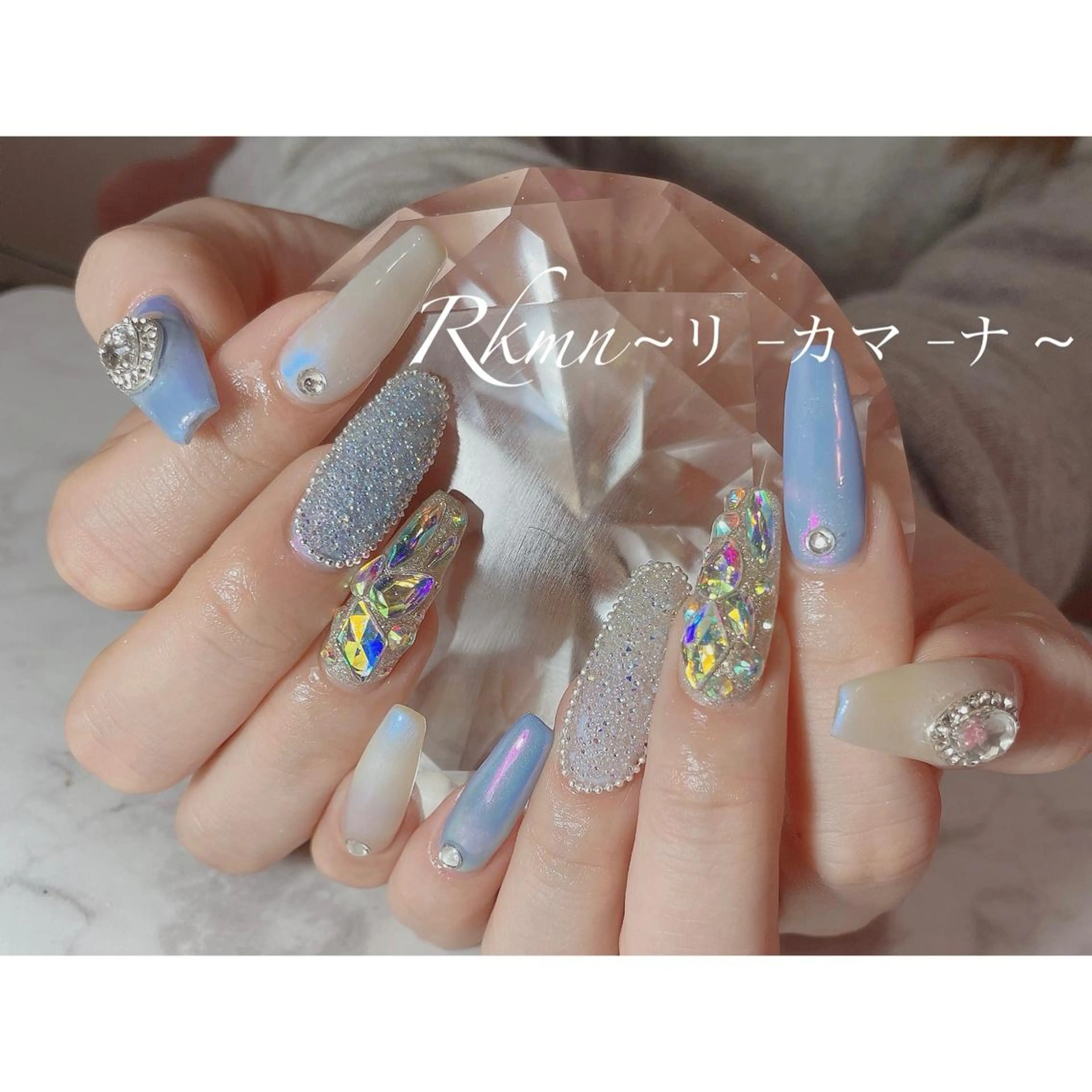 ネイル アートネイル オーロラネイル 水色 春ネイル ホワイト ハンドネイル フットネイル ハンドケア Rkmn ~リ-カマ-ナ~のネイルデザイン