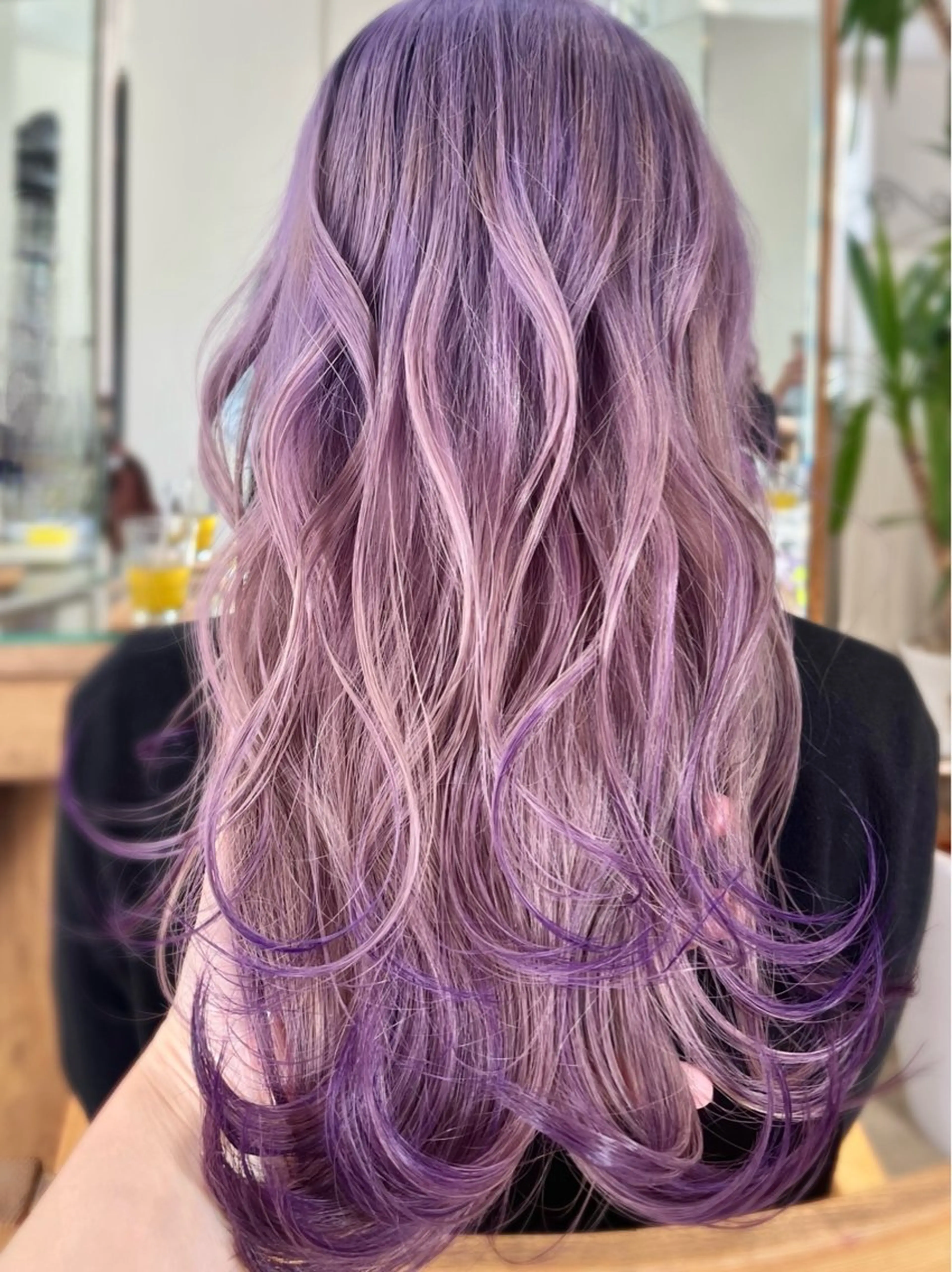 ロング カラー ブリーチ デザインカラー グラデーションカラー パープルカラー ヘアカラー 派手髪デザインカラー ヒロカのヘアスタイル