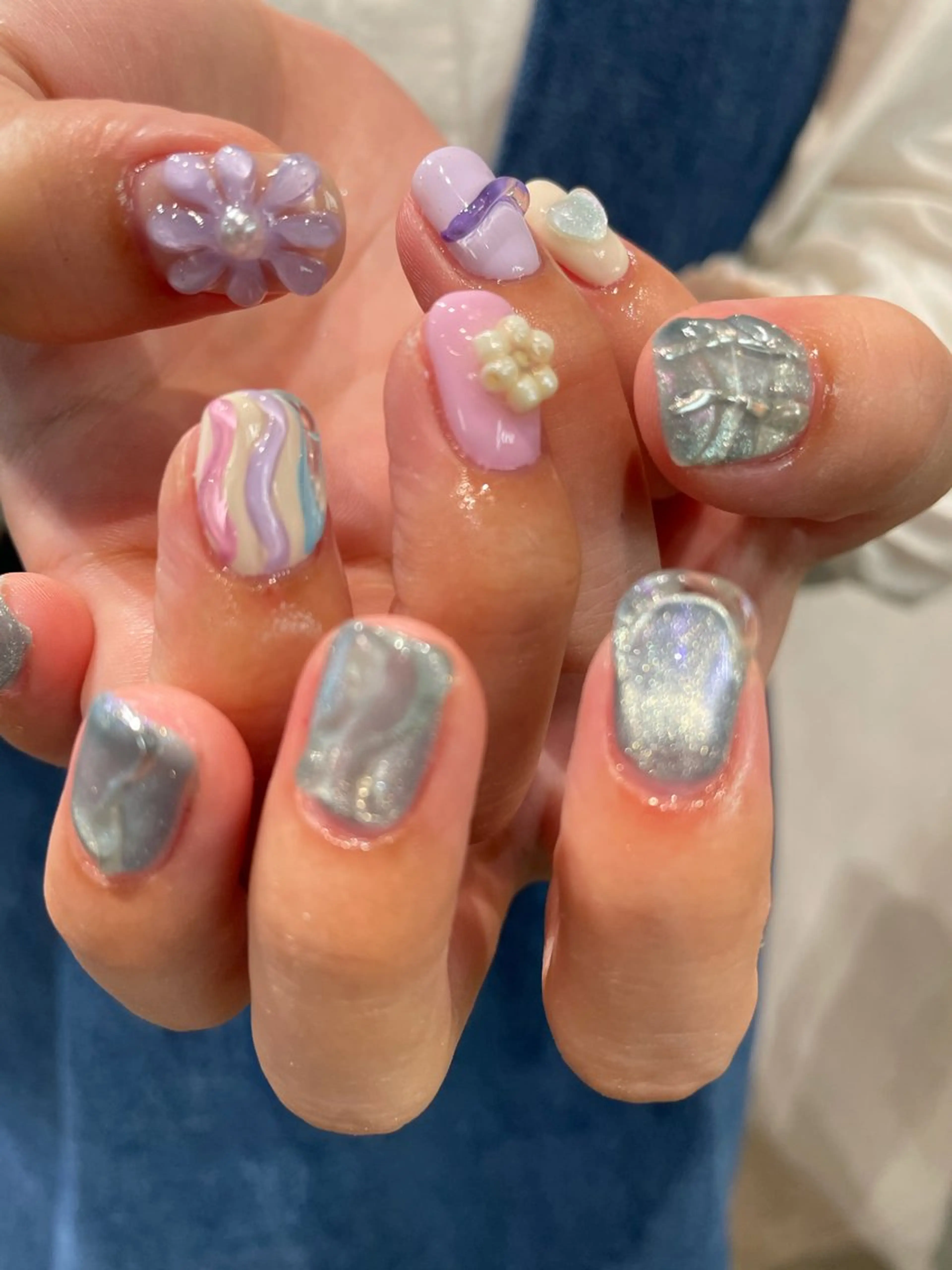 ネイル 氷ネイル・うるうるネイル 水色 マグネットネイル パステルネイル パープル ハンドネイル ナチュラル透明感🌱 小山美樹子のヘアスタイル
