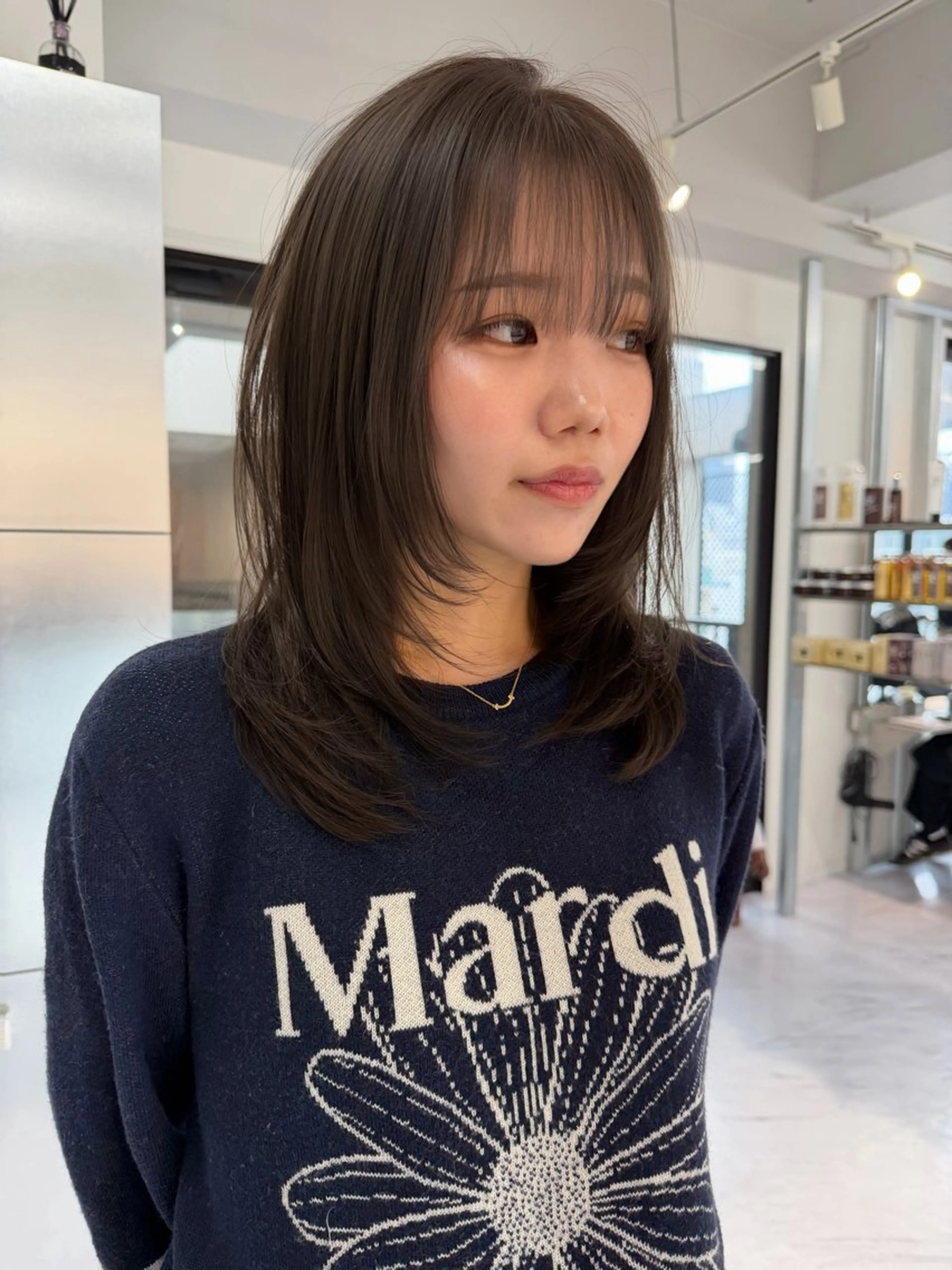 ミディアム カラー ベージュカラー ブリーチ ケアブリーチ デザインカラー ダブルカラー カット ヘアカラー TATSUブリーチ/ ミルクティーベージュのヘアスタイル