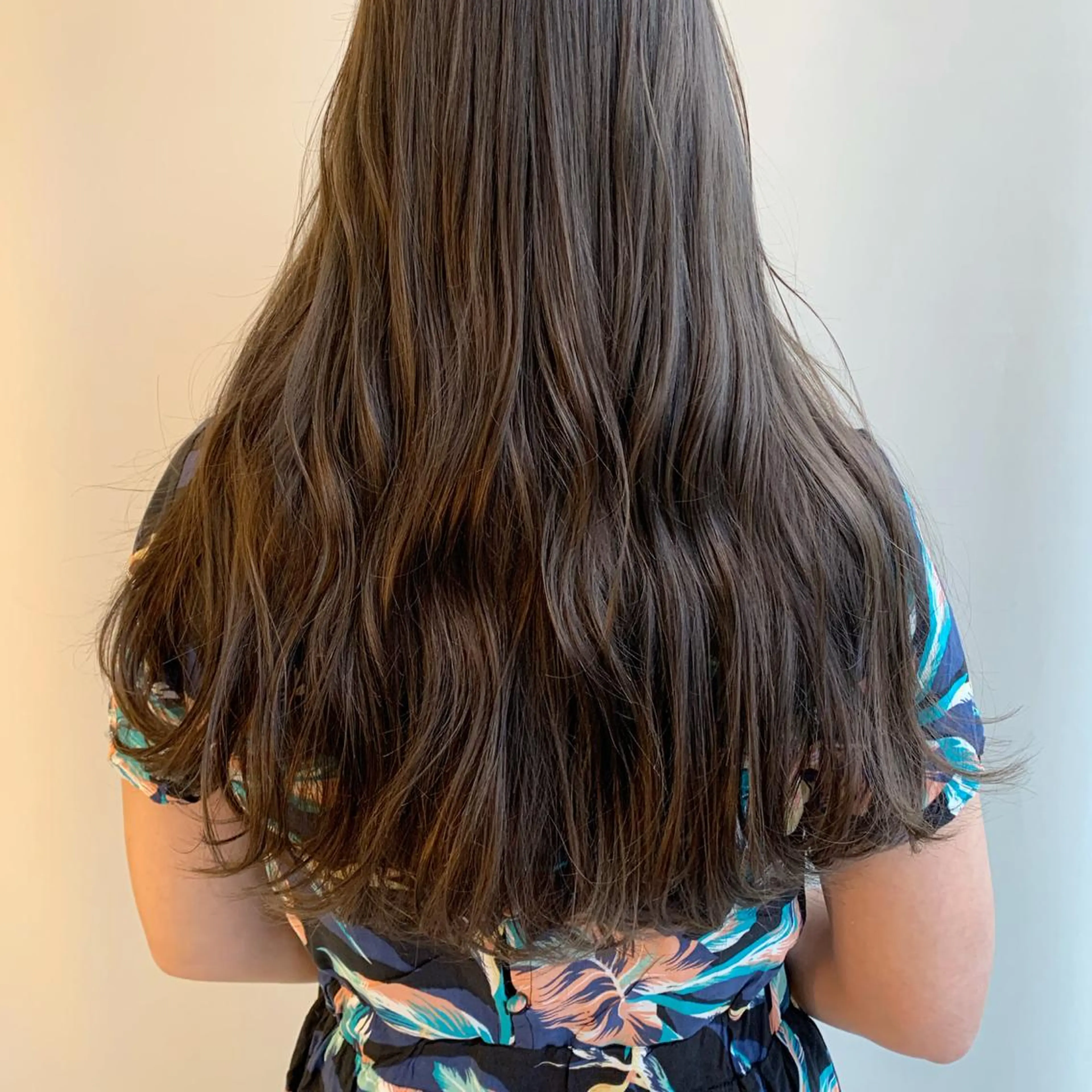 カラー 山口 莉奈のヘアスタイル