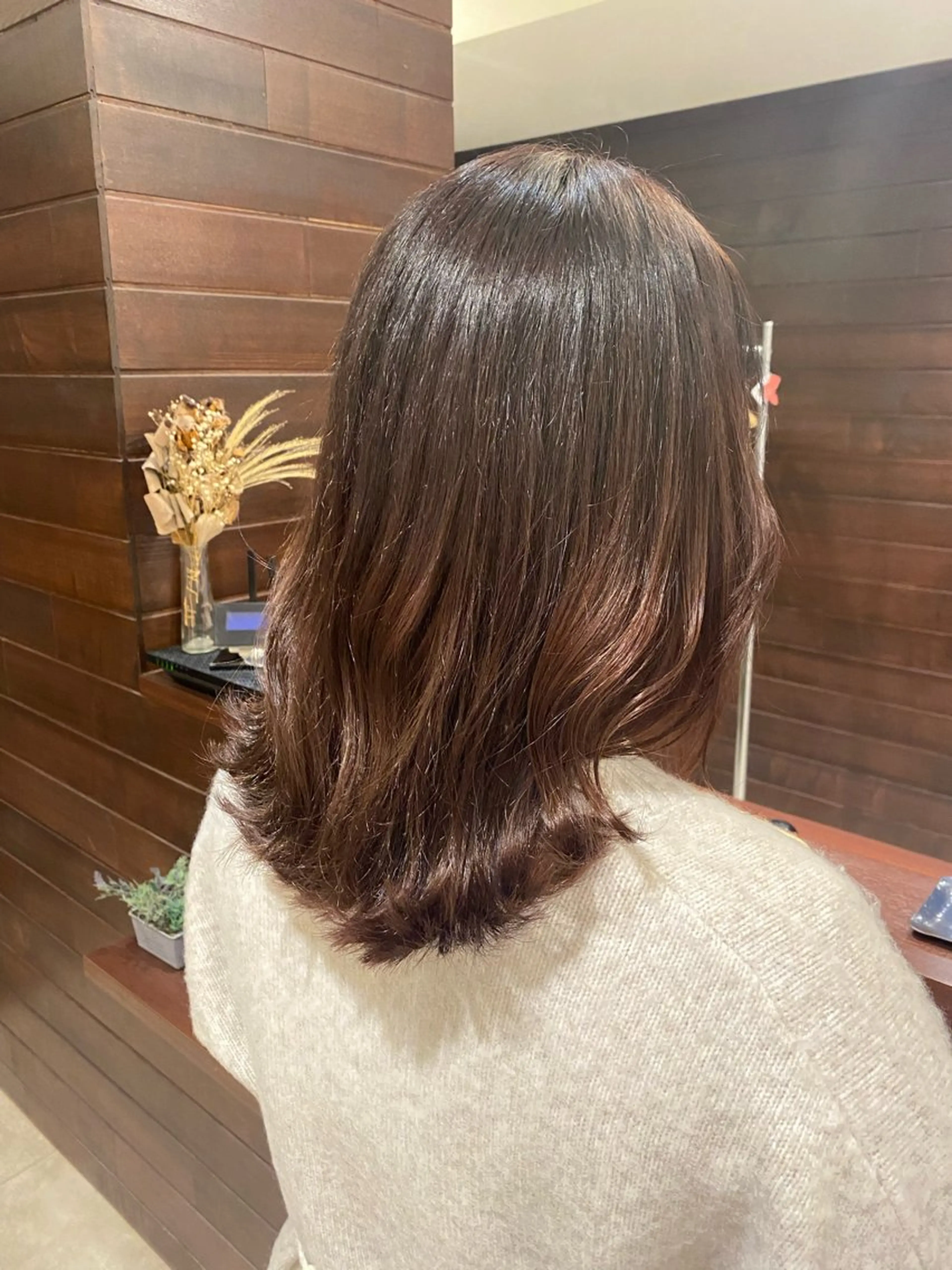 ミディアム カラー ブラウンカラー レイヤーカット 井上 万由のヘアスタイル